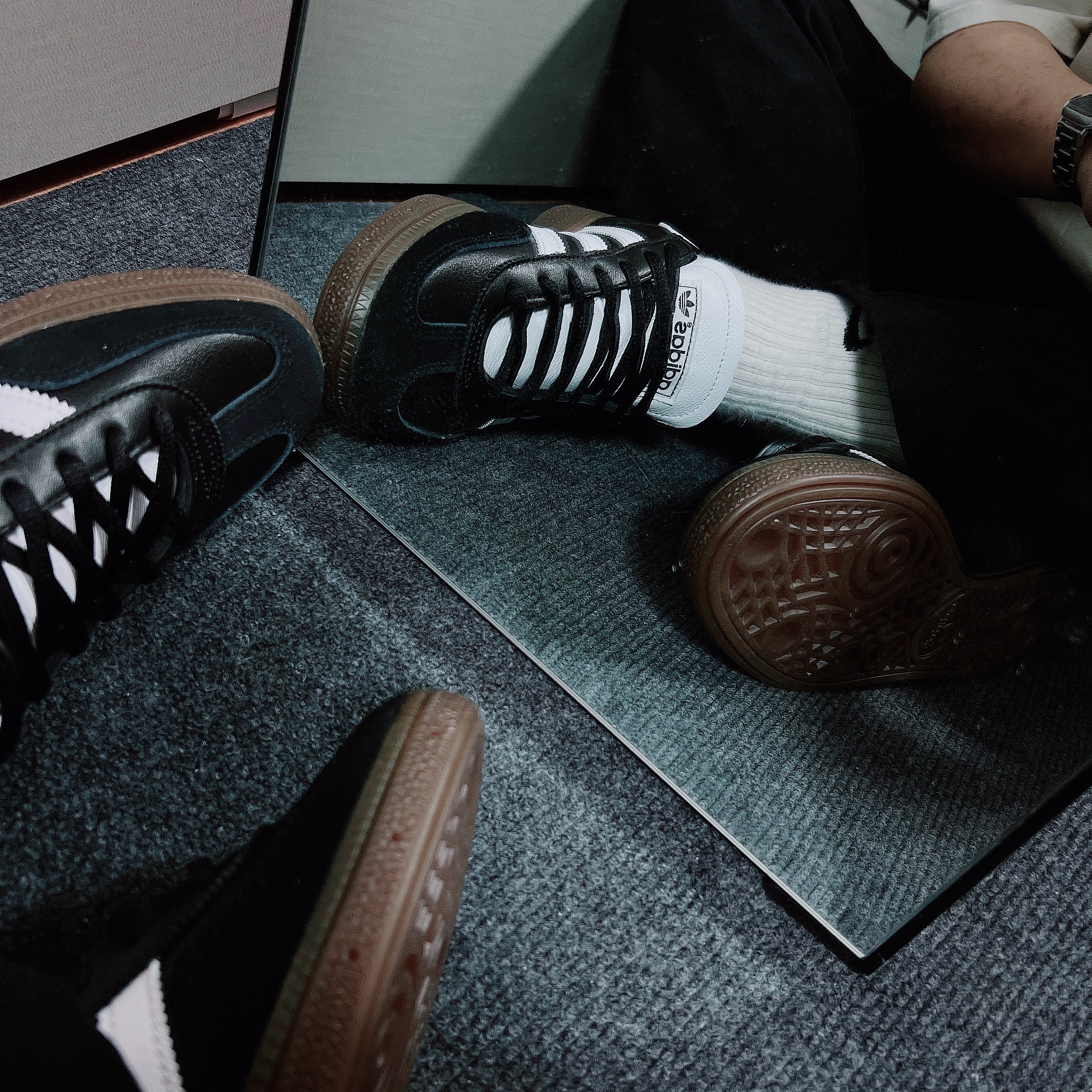 Adidas Spezial Handball Core Black White 착용 스타일 - 4