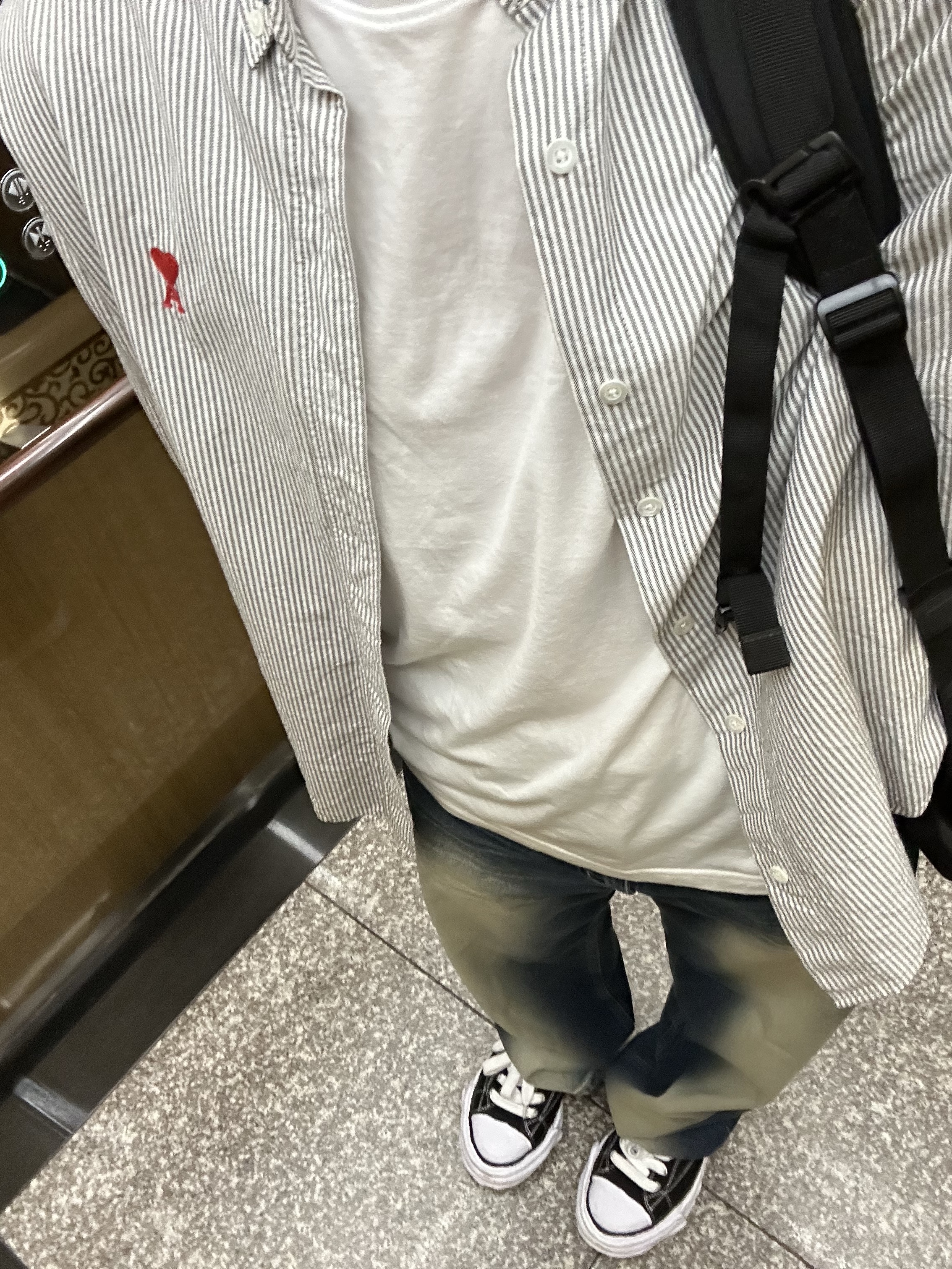 AMI de Coeur Boxy Fit Shirt Black Natural White, Maison Mihara Yasuhiro Peterson OG Sole Canvas Low Sneakers Black 착용 스타일