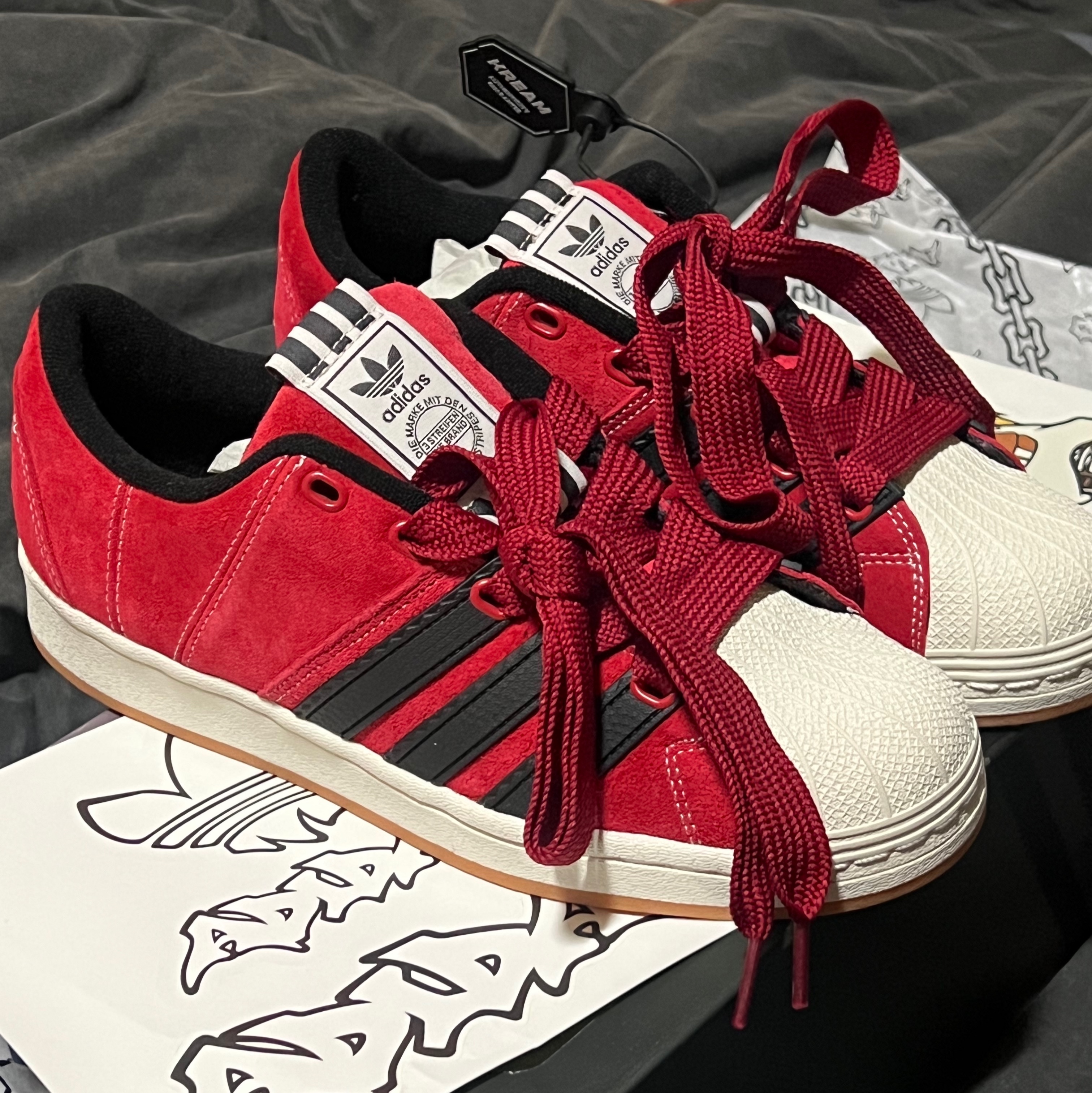 Adidas x YNuK Superstar Supermodified Power Red 착용 스타일
