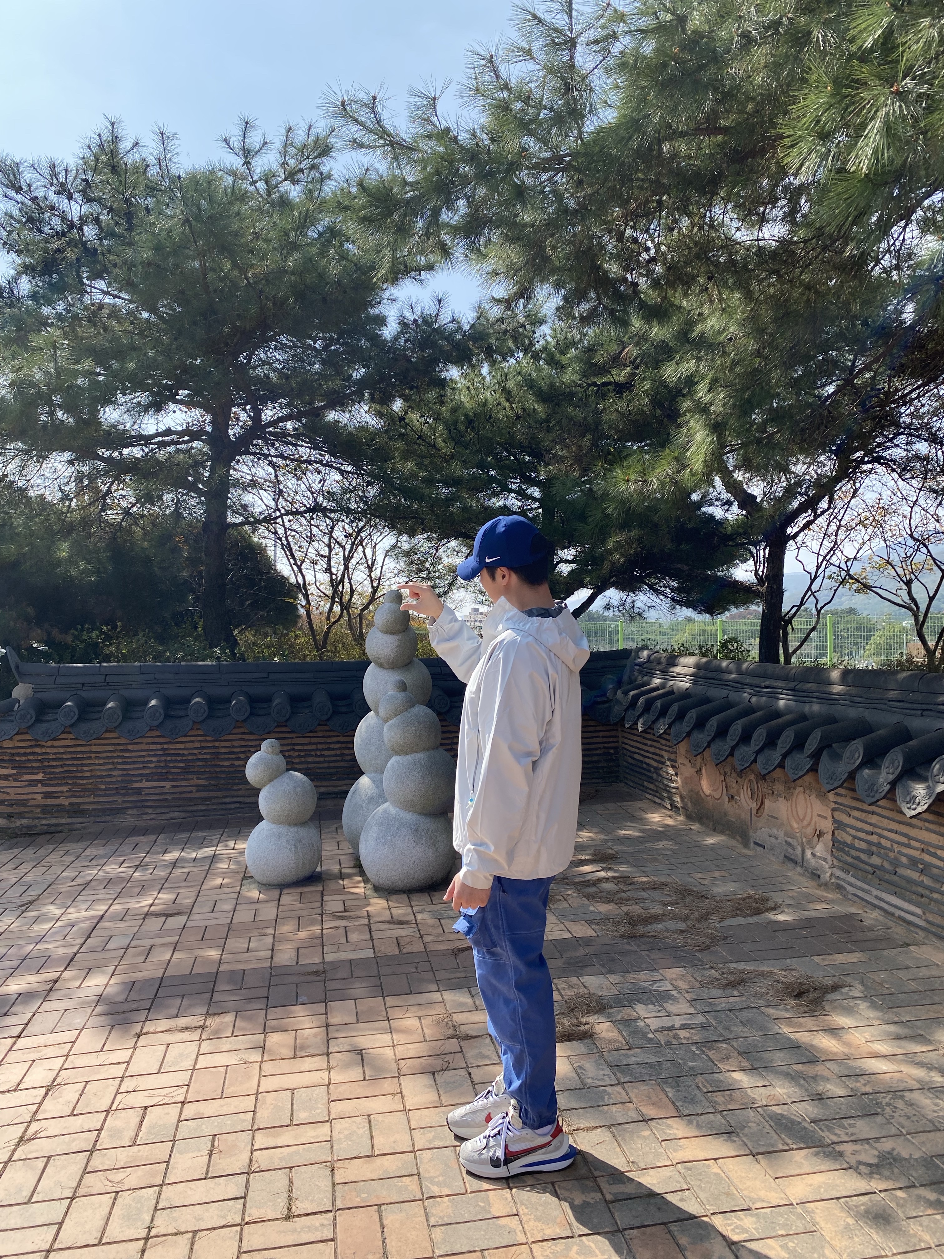 Nike x Drake Nocta Cardinal Stock Essential Cap Navy, Nike ACG Storm-Fit ADV Cascade Rains Full Zip Jacket Photon Dust - Asia 착용 스타일
