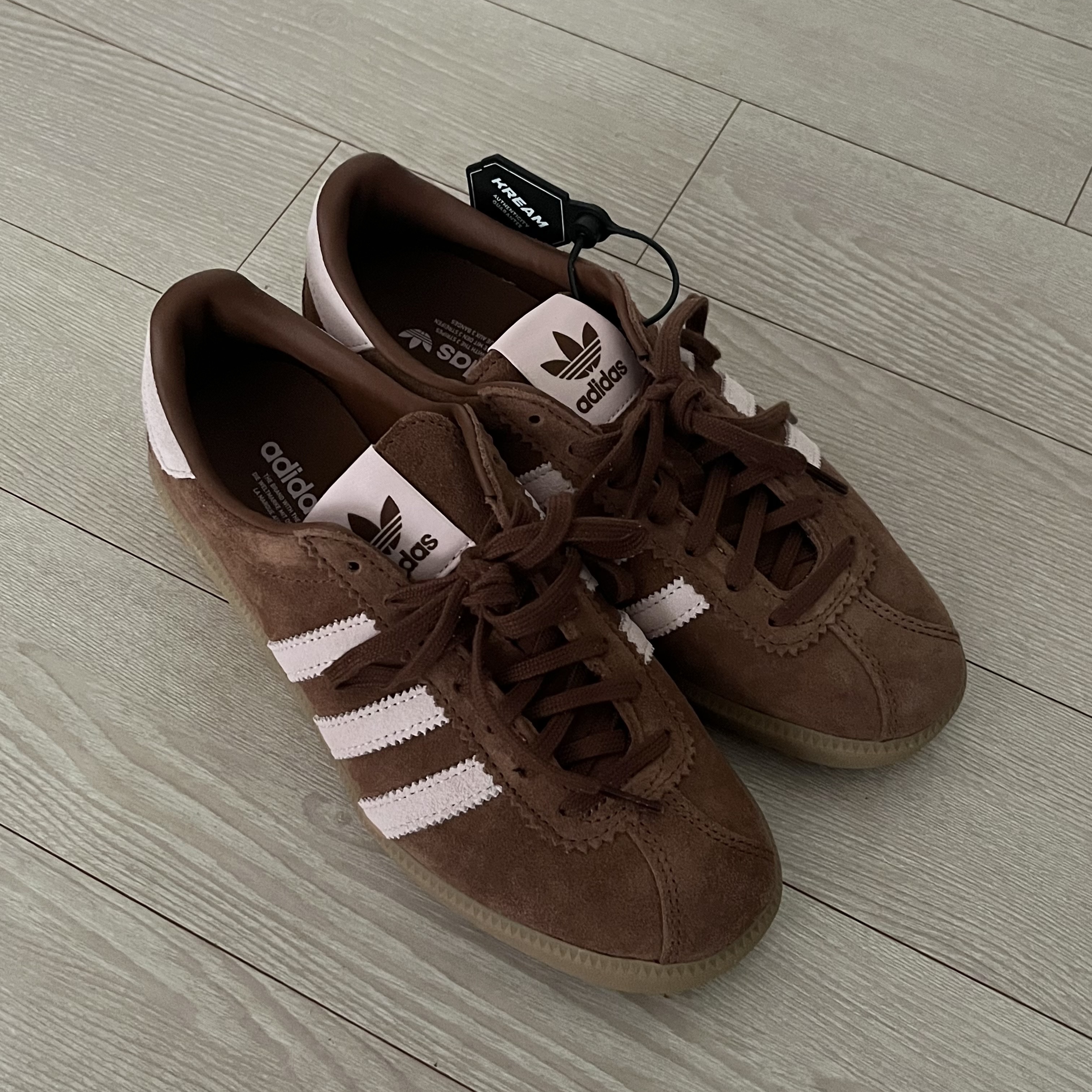 (W) Adidas Bermuda Preloved Brown 착용 스타일