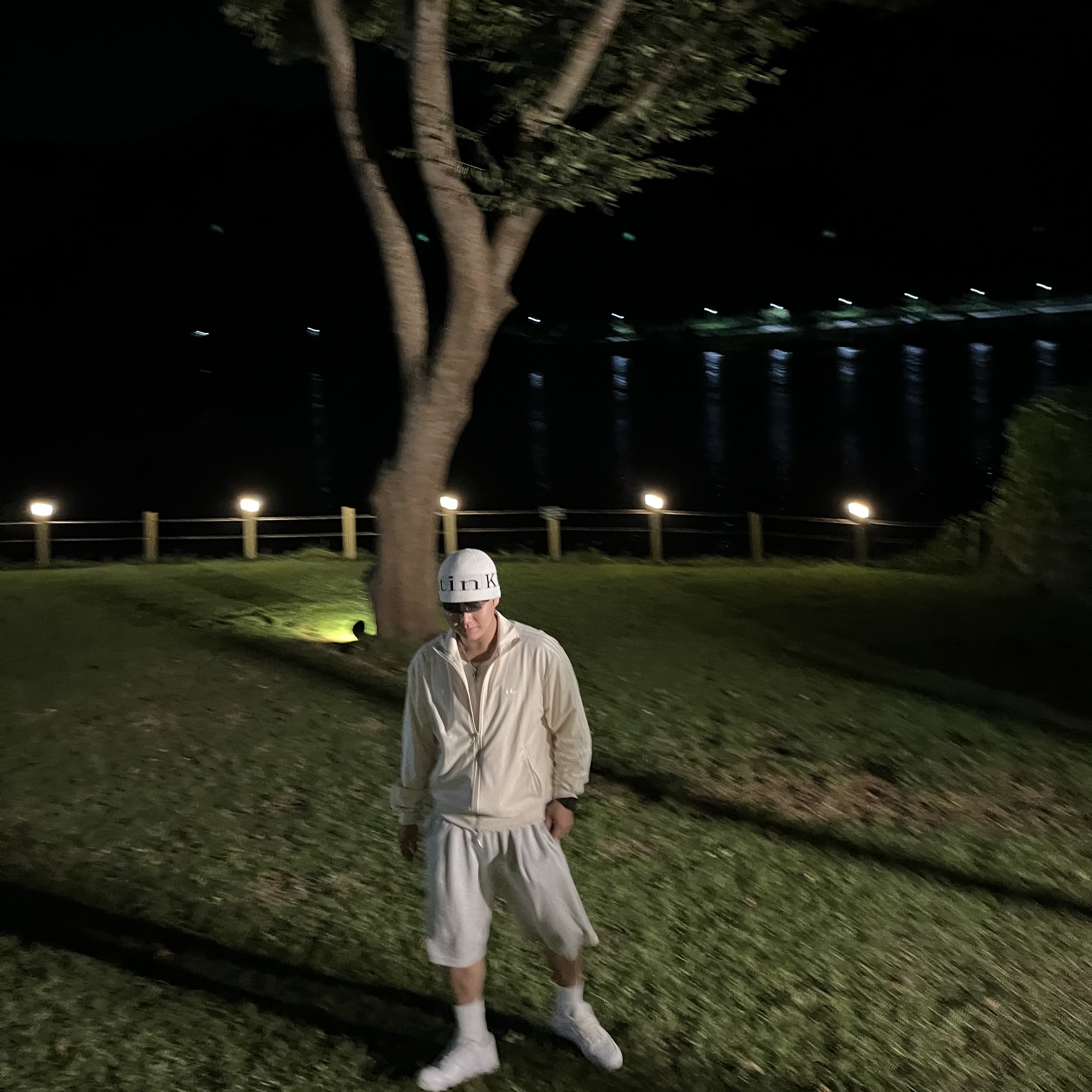 Matin Kim Logo Jacquard Short Beanie White, Adidas Adicolor Classic Firebird Track Top Wonder White - US Sizing 착용 스타일 - 3
