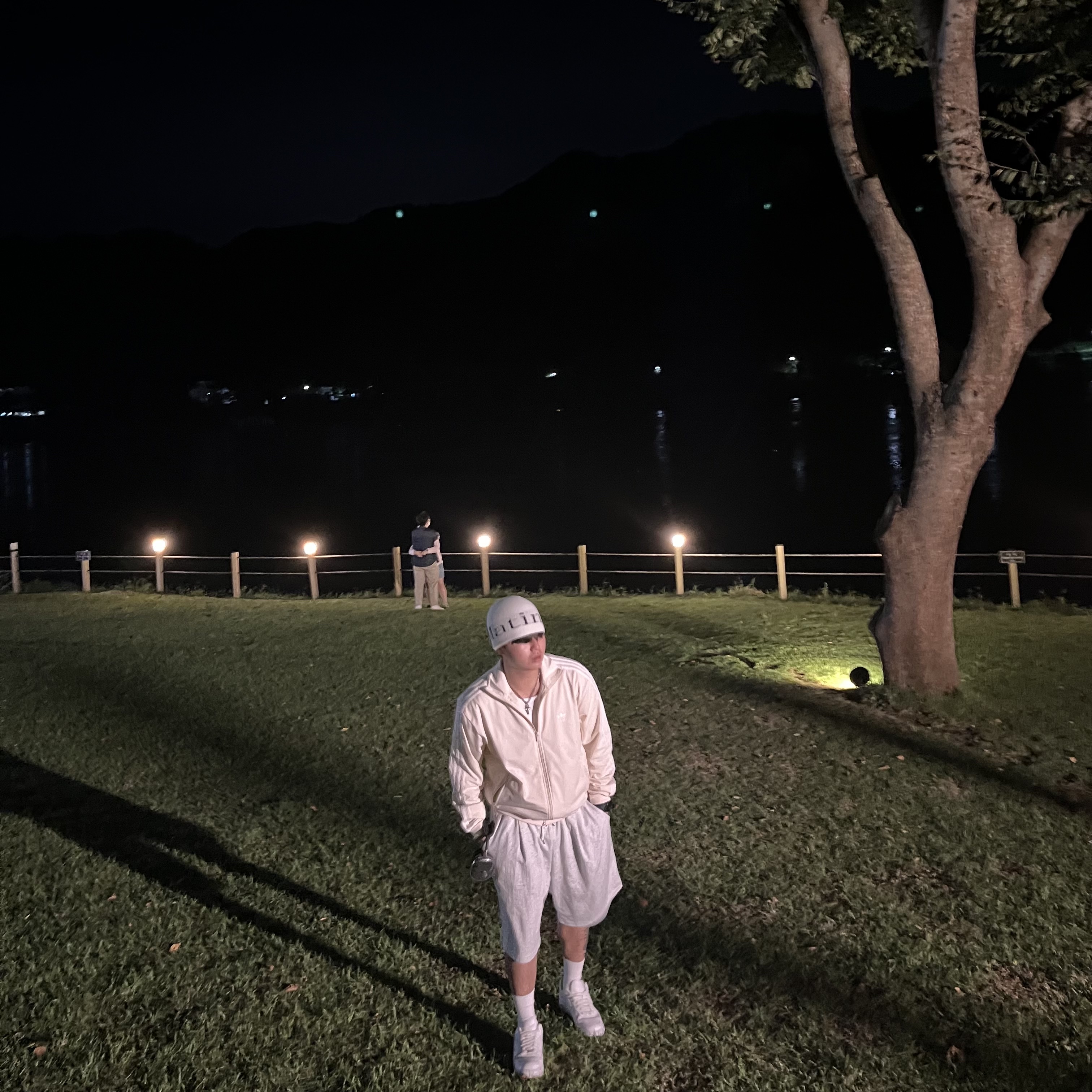 Matin Kim Logo Jacquard Short Beanie White, Adidas Adicolor Classic Firebird Track Top Wonder White - US Sizing 착용 스타일 - 2