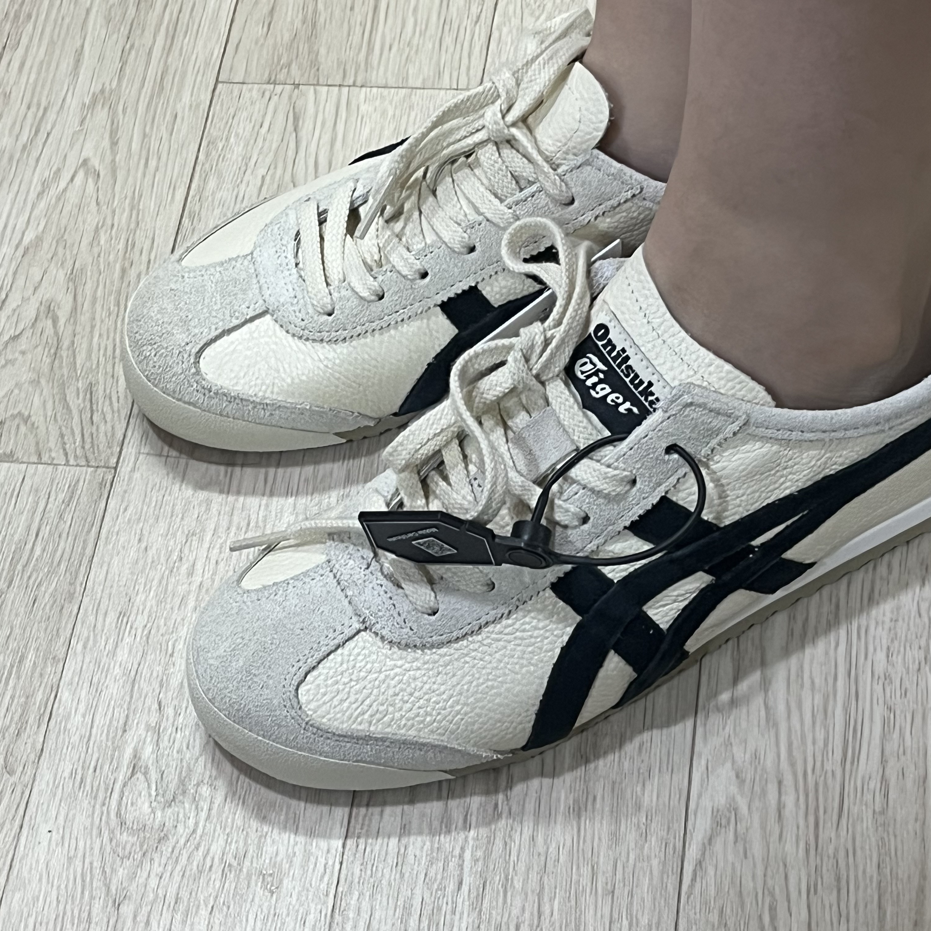 Onitsuka Tiger Mexico 66 Vintage White Black 착용 스타일