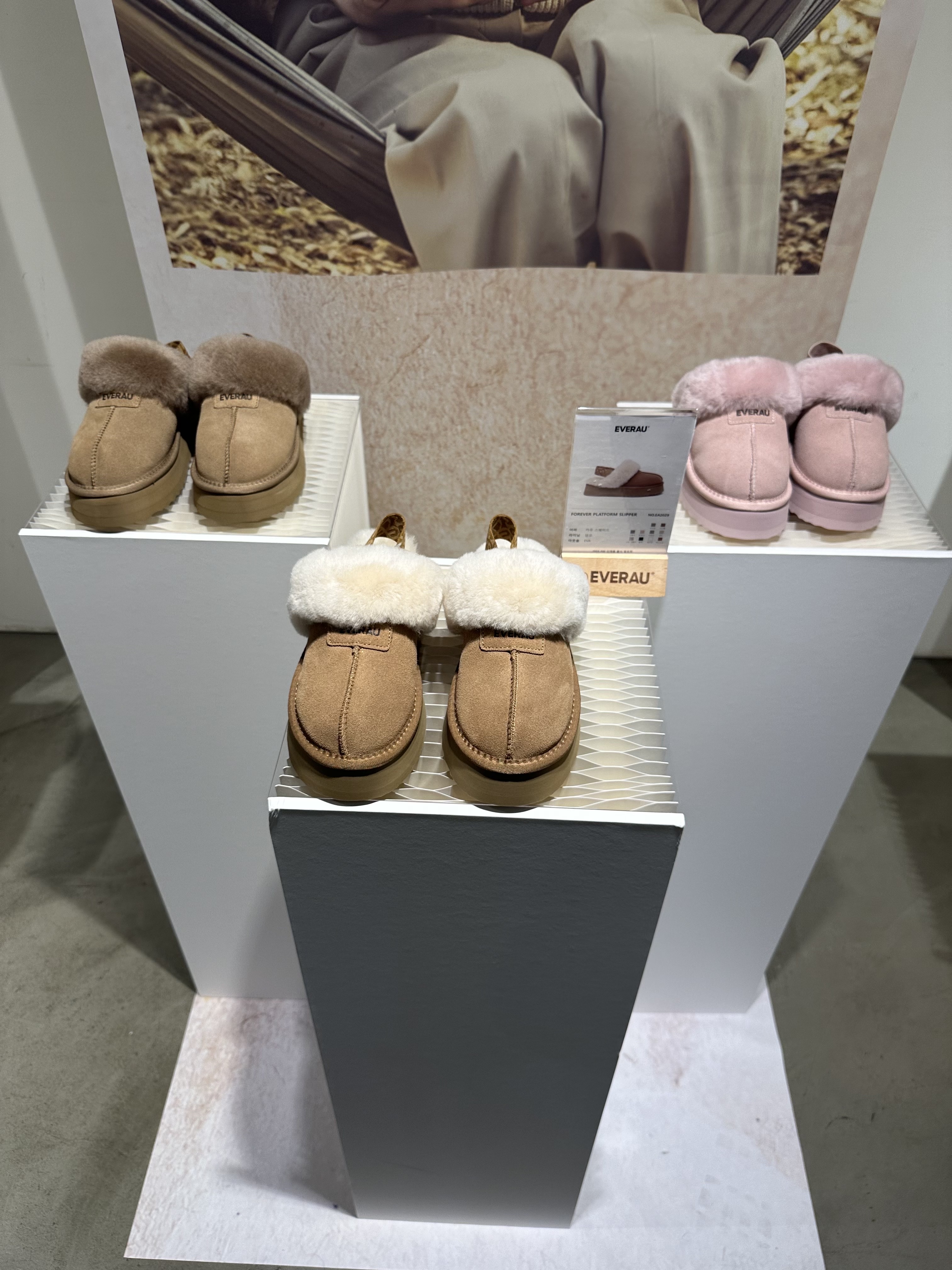 UGG Tasman Weather Hybrid Chestnut Whitecap 착용 스타일 - 8