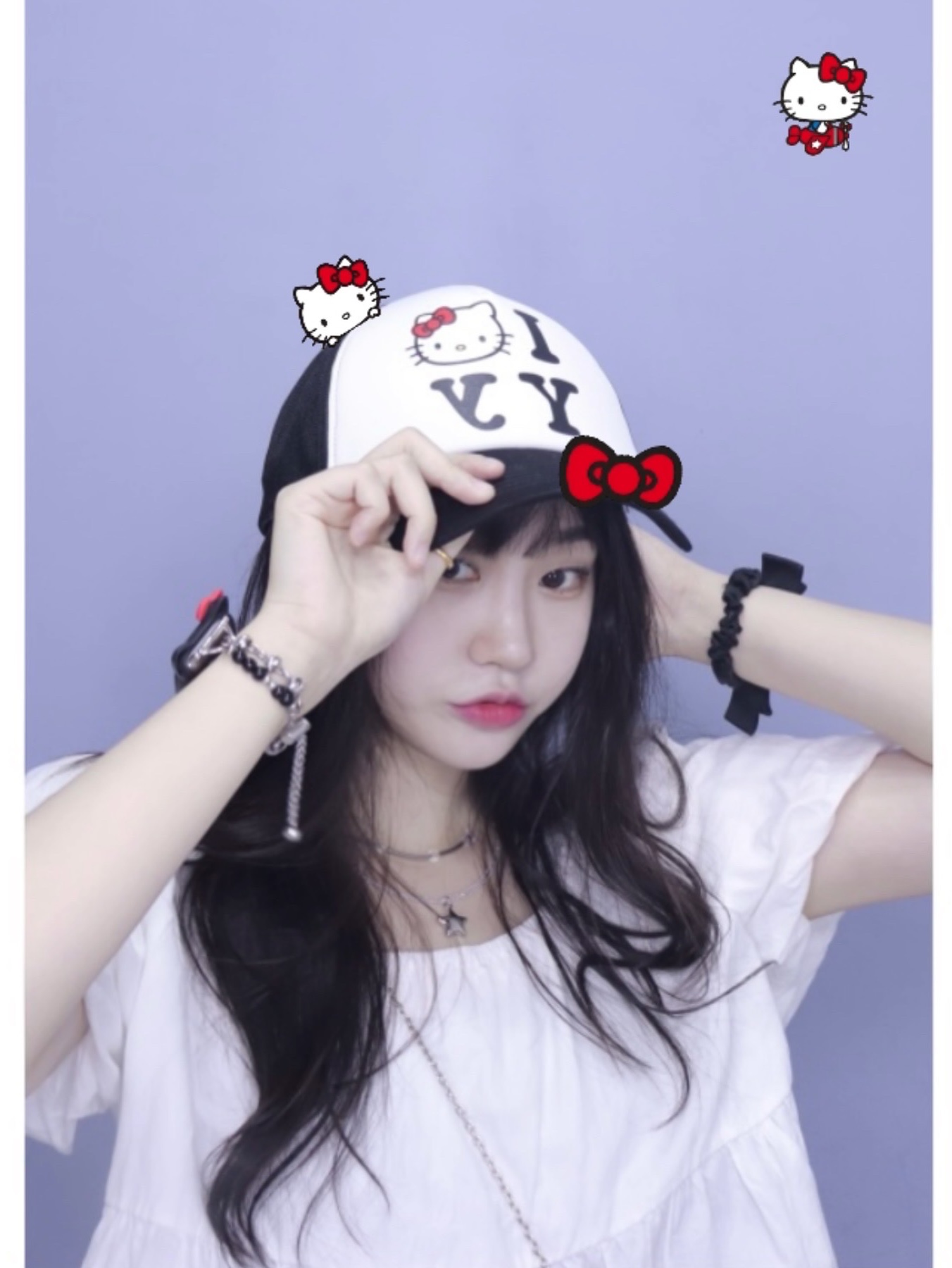 Open Yy x Hello Kitty Trucker Cap Black, Open Yy x Hello Kitty T-Shirt Black 착용 스타일 - 5