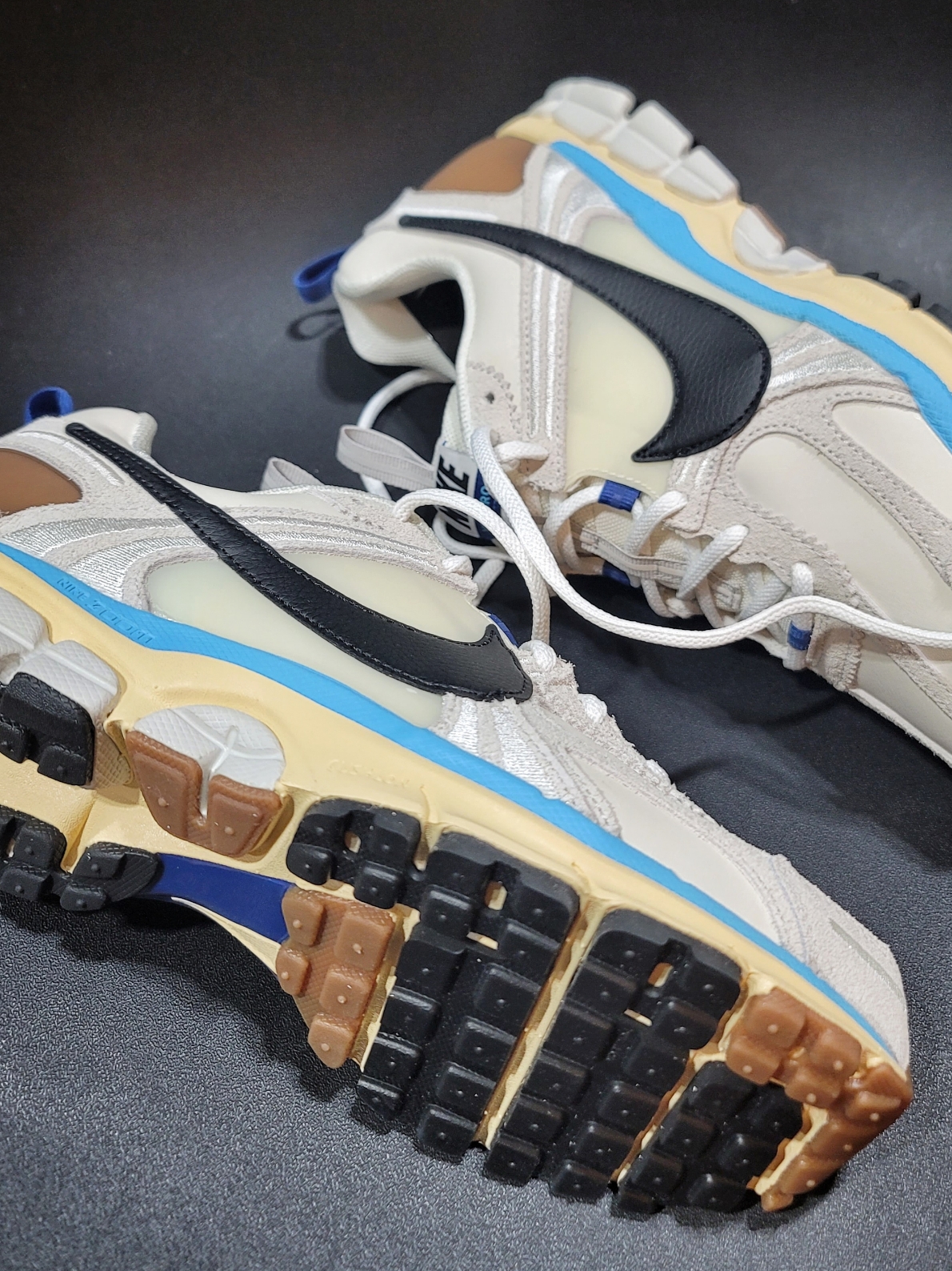 (W) Nike Zoom Vomero 5 PRM Designed by Japan 착용 스타일 - 3