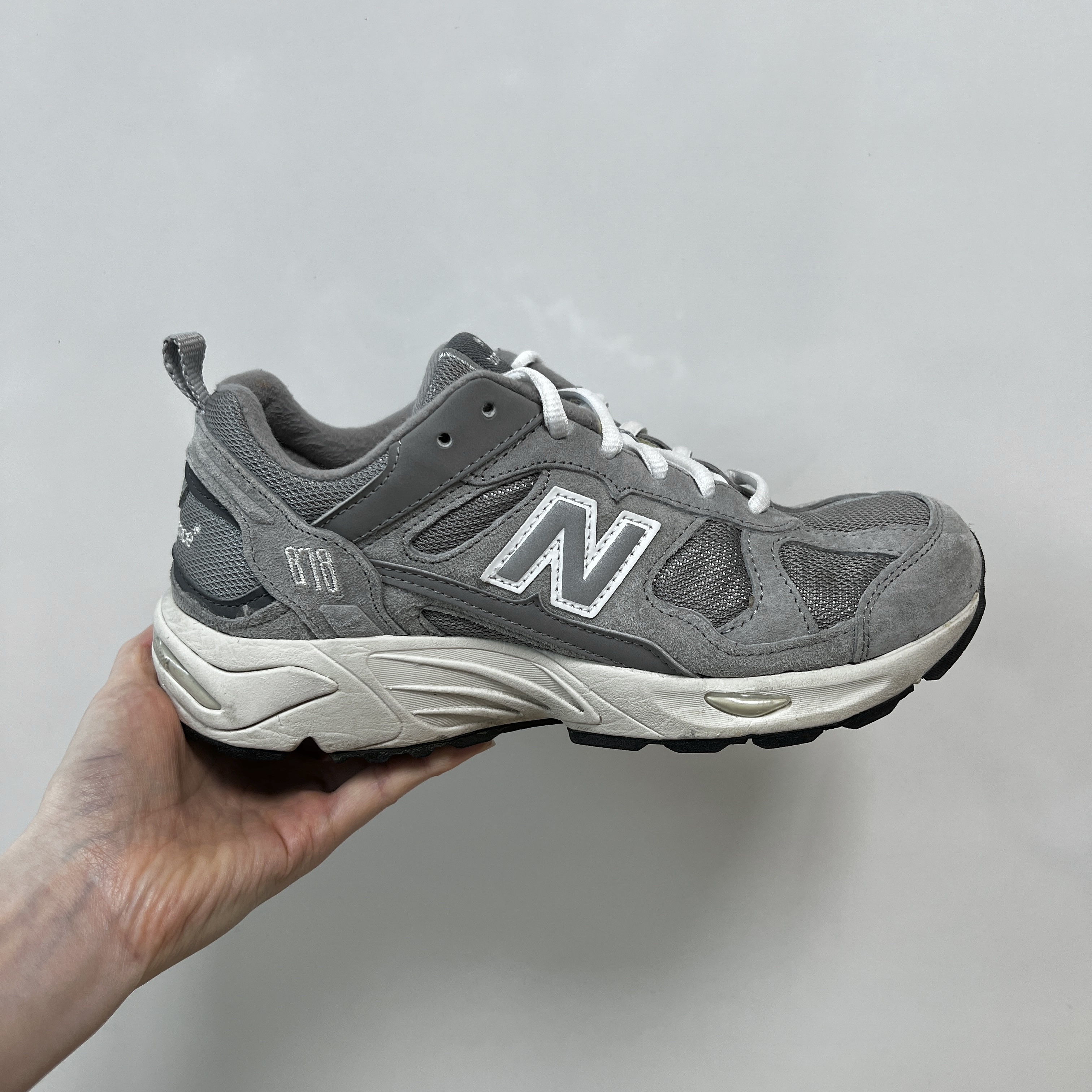 New Balance 878 Gray 착용 스타일