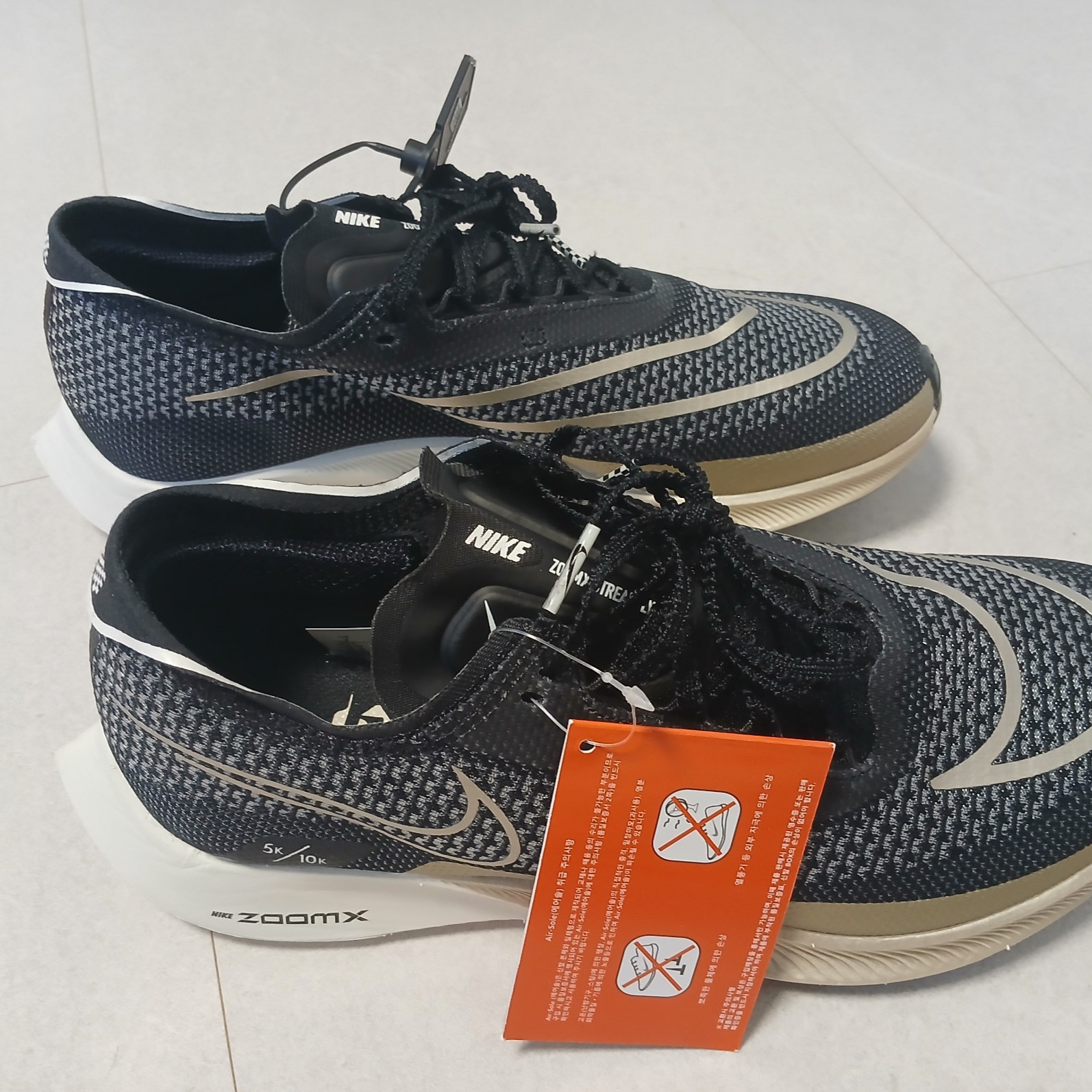 Nike ZoomX Streakfly Black White 착용 스타일