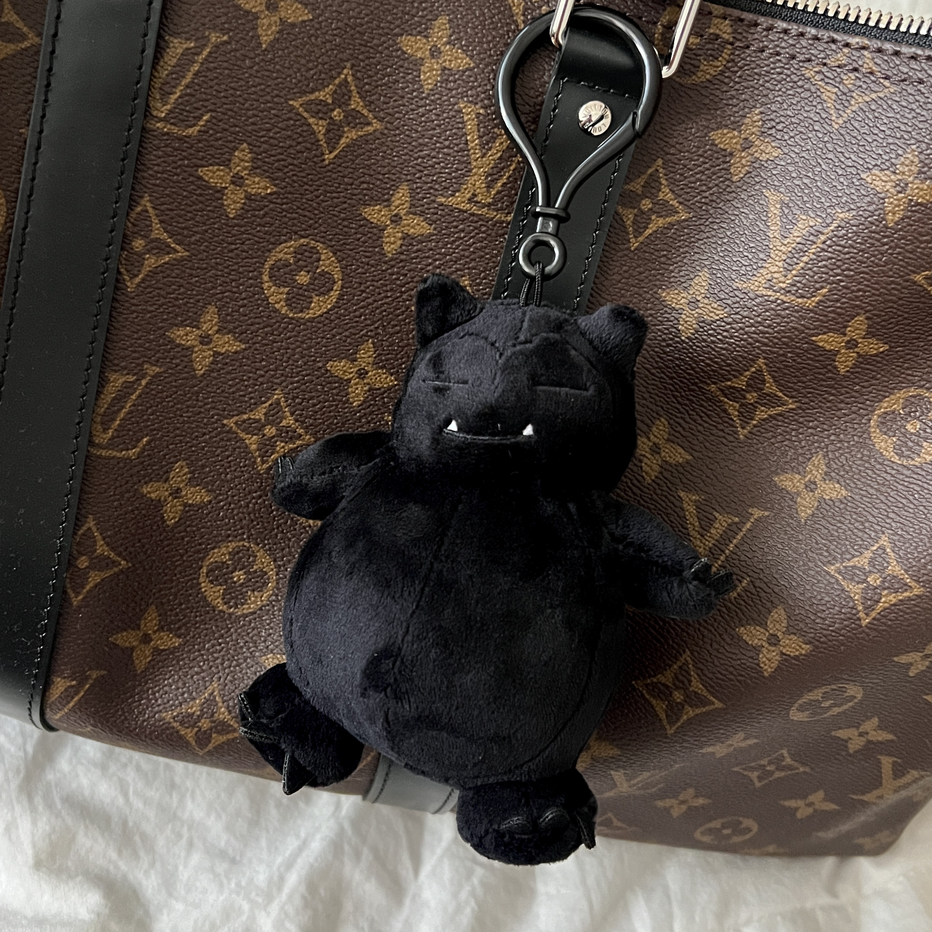 Fragment x Pokemon INN Thunderbolt Project TBP Mascot Key Ring Kabigon Black 착용 스타일 - 1