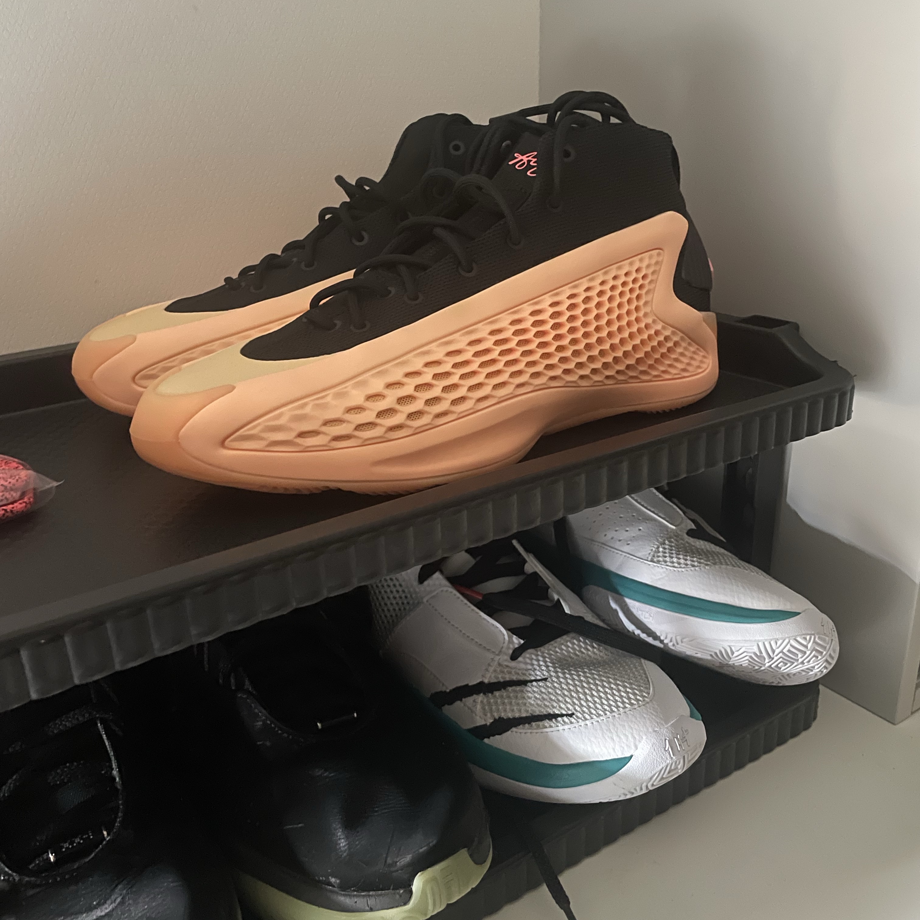 Adidas A.E. 1 Acid Orange Core Black 착용 스타일 - 2