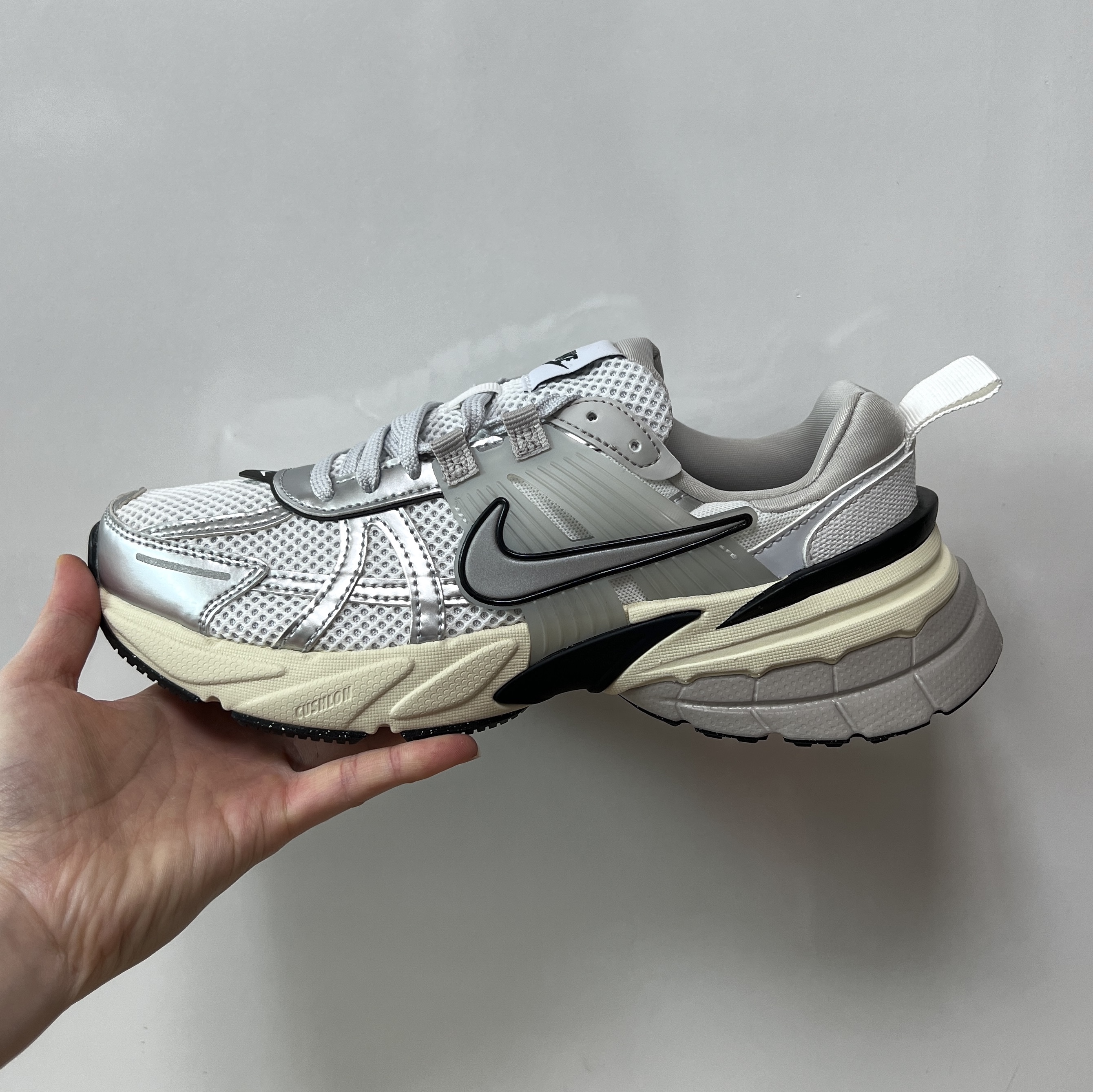 Nike V2K Run Summit White Metallic Silver 착용 스타일