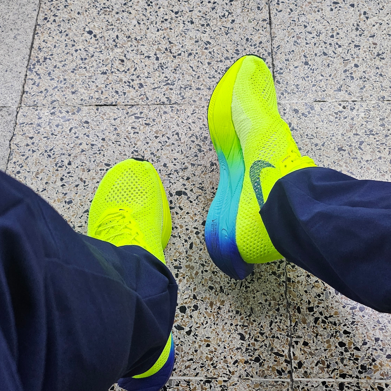 Nike ZoomX Vaporfly Next% 3 Volt Scream Green 착용 스타일