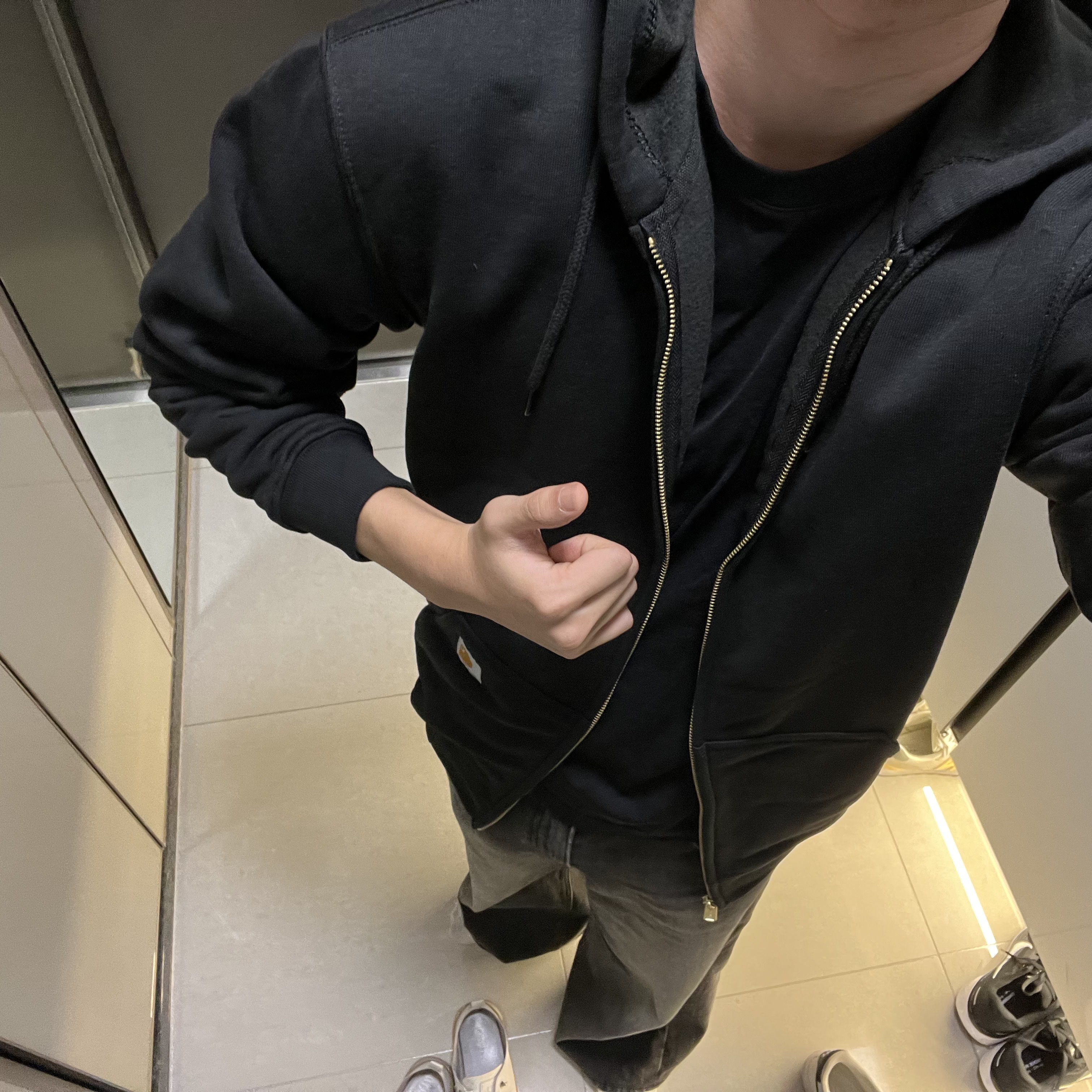 Carhartt Loose Fit Midweight Regular Full Zip Sweatshirt Black 착용 스타일