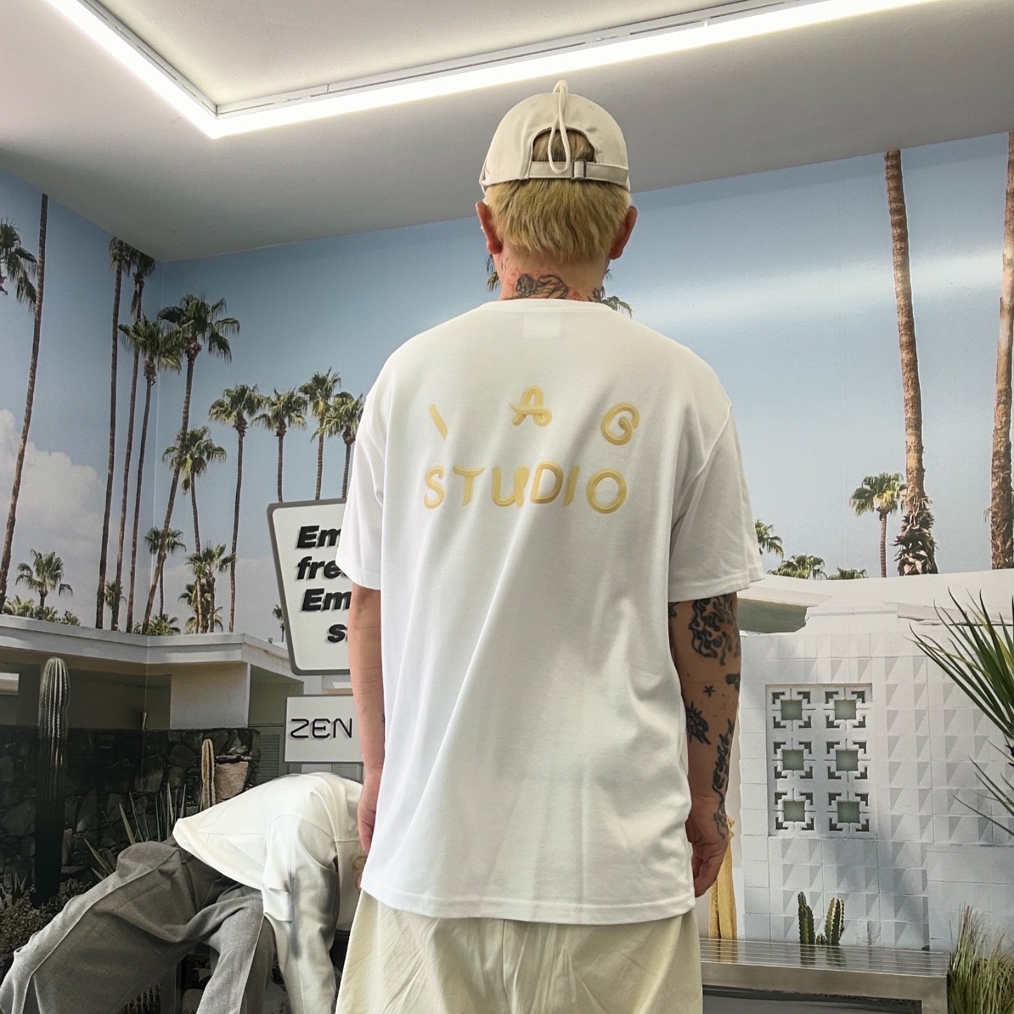 Jacquemus La Casquette Artichaut Fringe Baseball Cap Off White, Gentle Monster x Maison Margiela MM005 Grey Black 착용 스타일 - 4