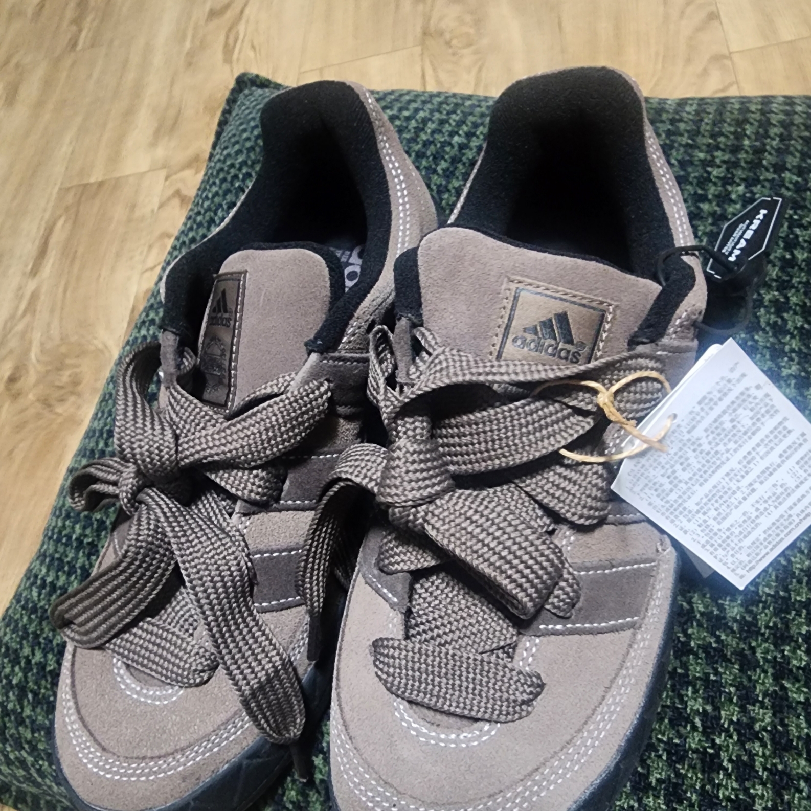 (W) Adidas Adimatic Earth Strata Dark Brown 착용 스타일