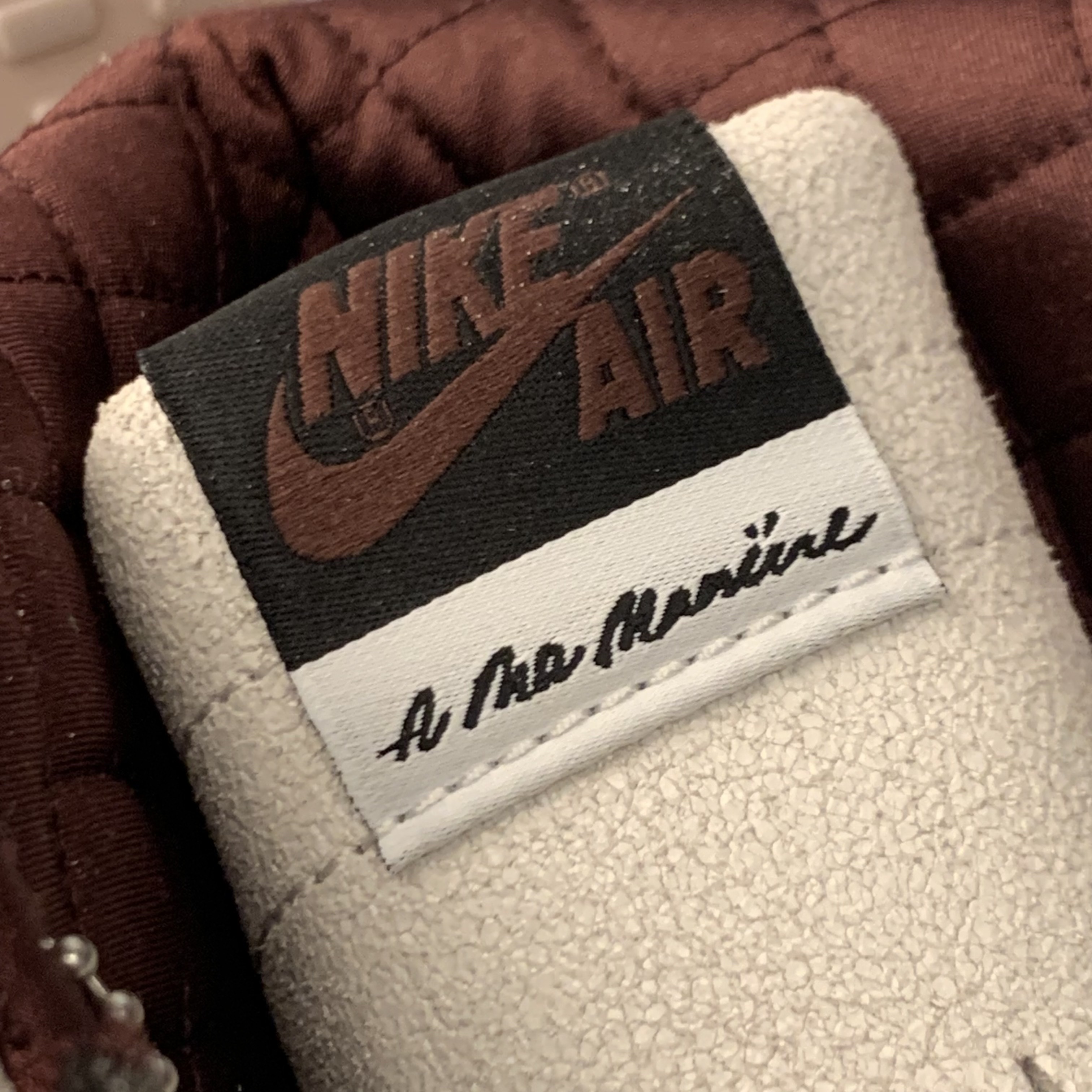 Jordan 1 x A Ma Maniere Retro High OG SP Sail and Burgundy 착용 스타일 - 2