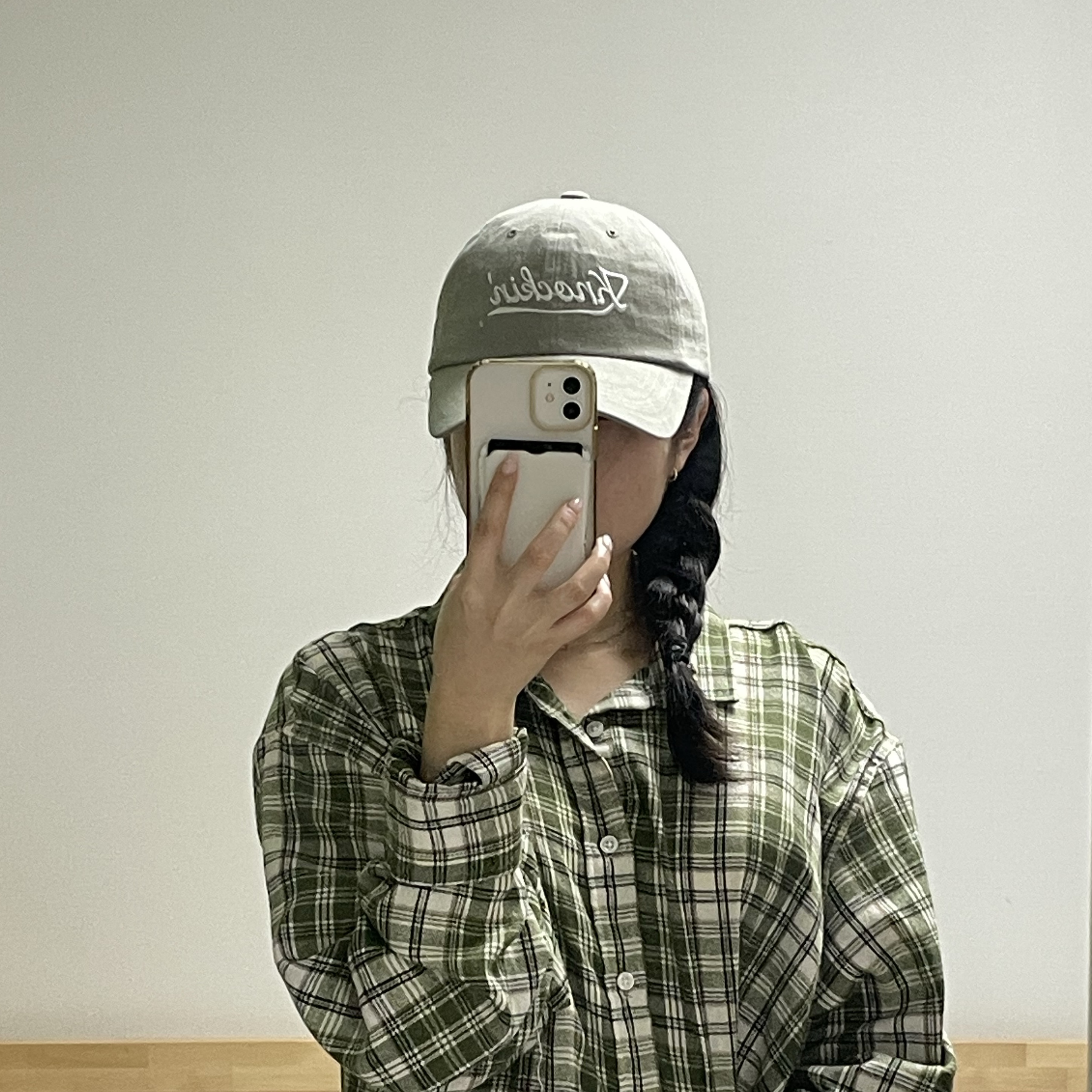 Ogarp Knockin Logo B.B Cap Gray 착용 스타일