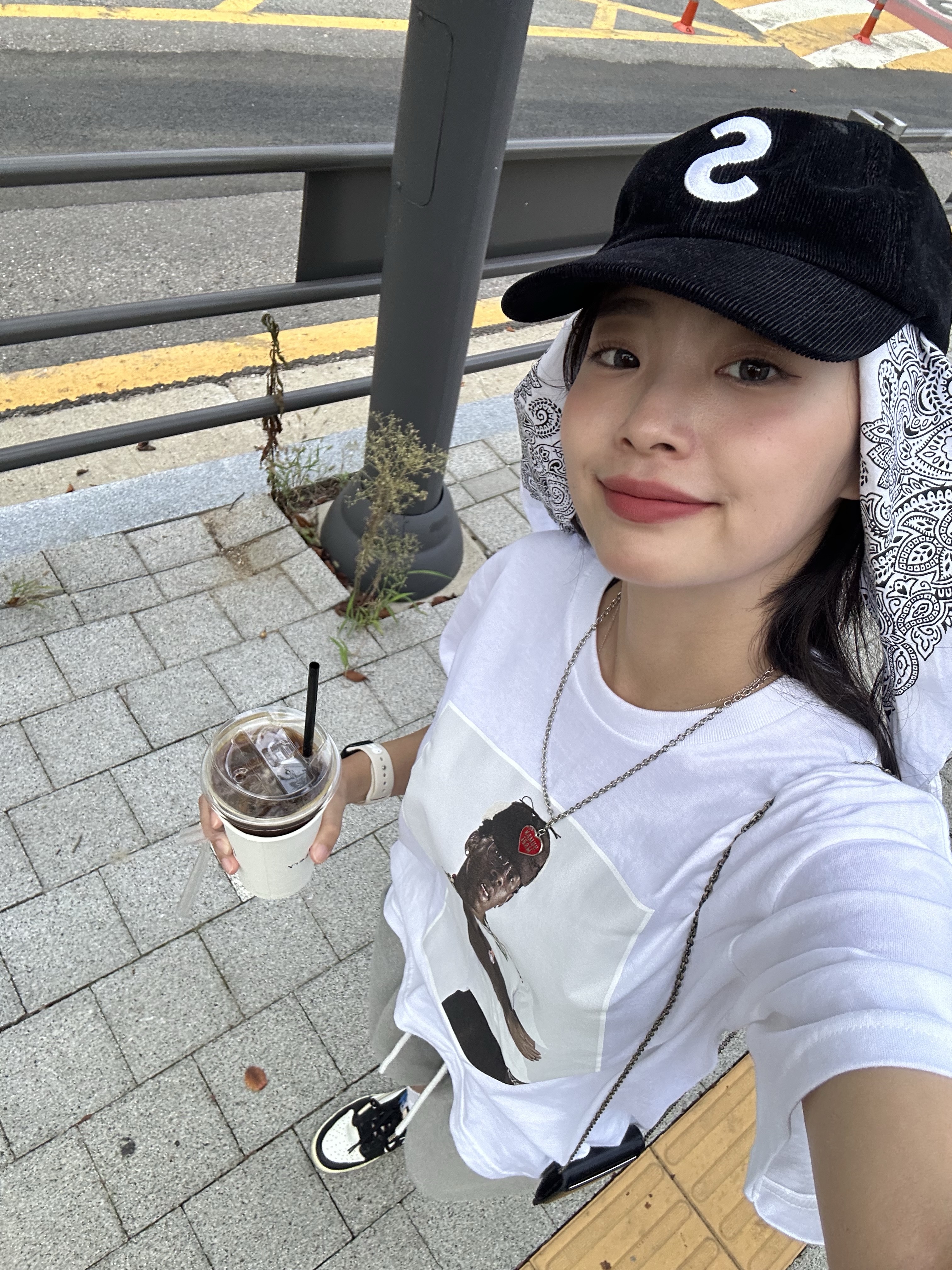 Supreme Tyler The Creator T-Shirt White - 24FW, Human Made Five Heart Necklace Silver 착용 스타일 - 3