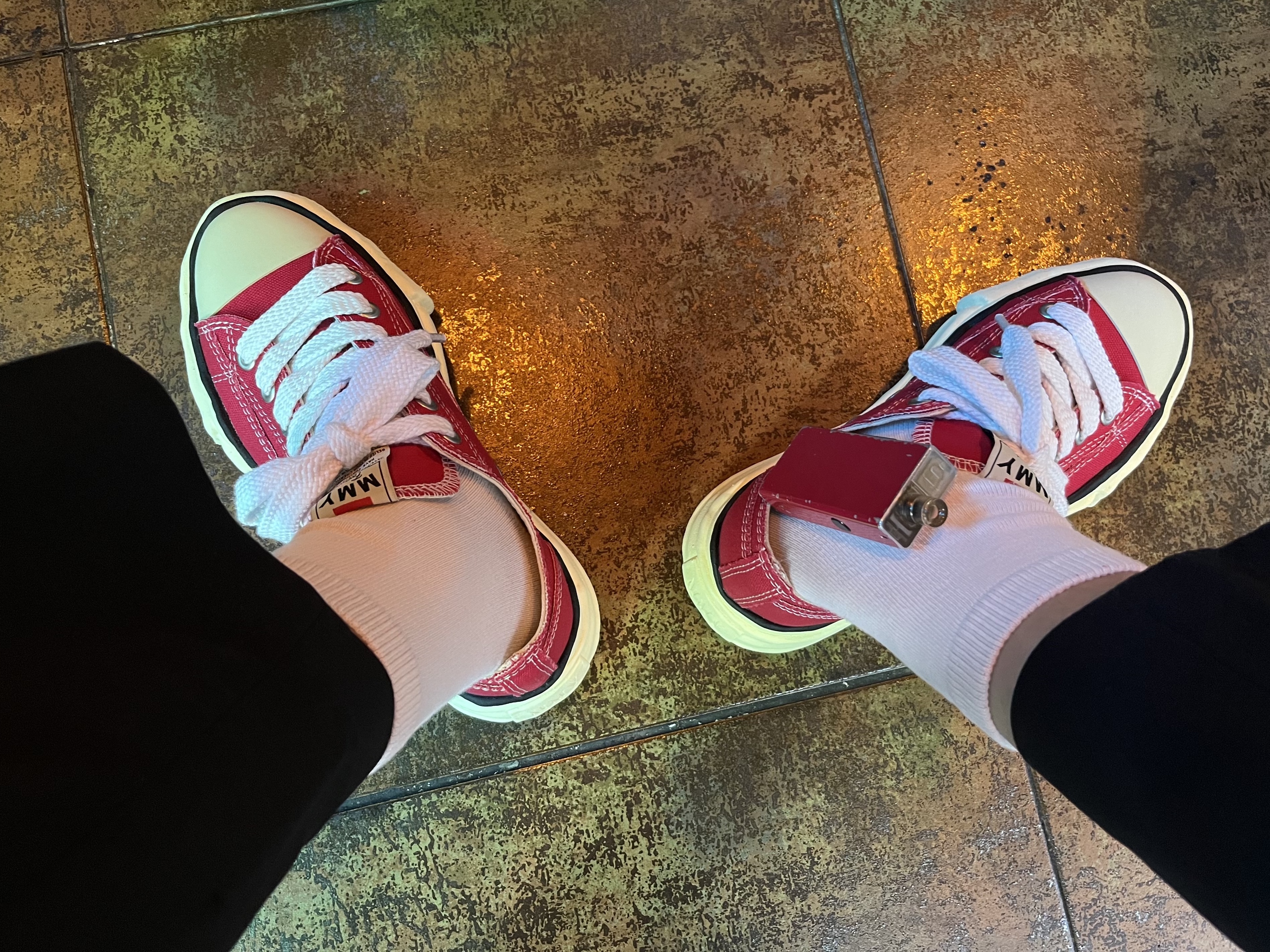 Maison Mihara Yasuhiro Peterson VL OG Sole Canvas Low-top Sneakers Red 착용 스타일