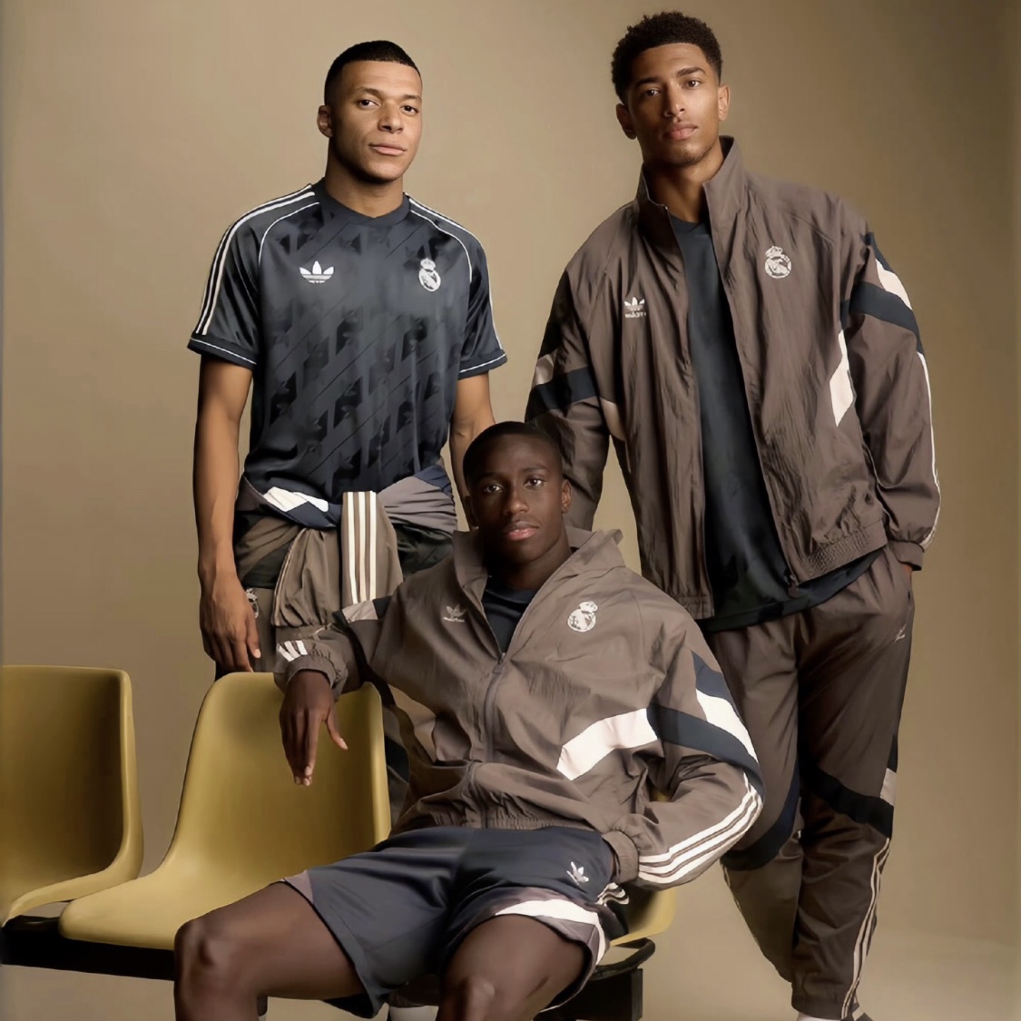 Adidas Real Madrid Originals Track Top Charcoal Grey - KR Sizing 착용 스타일