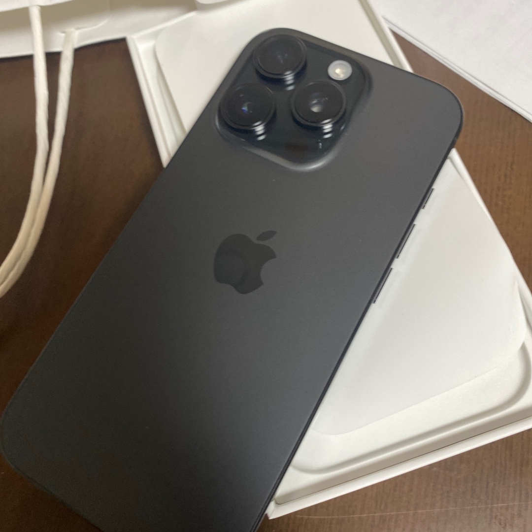 Apple iPhone 16 Pro 256GB Black Titanium (Korean Ver.) 착용 스타일