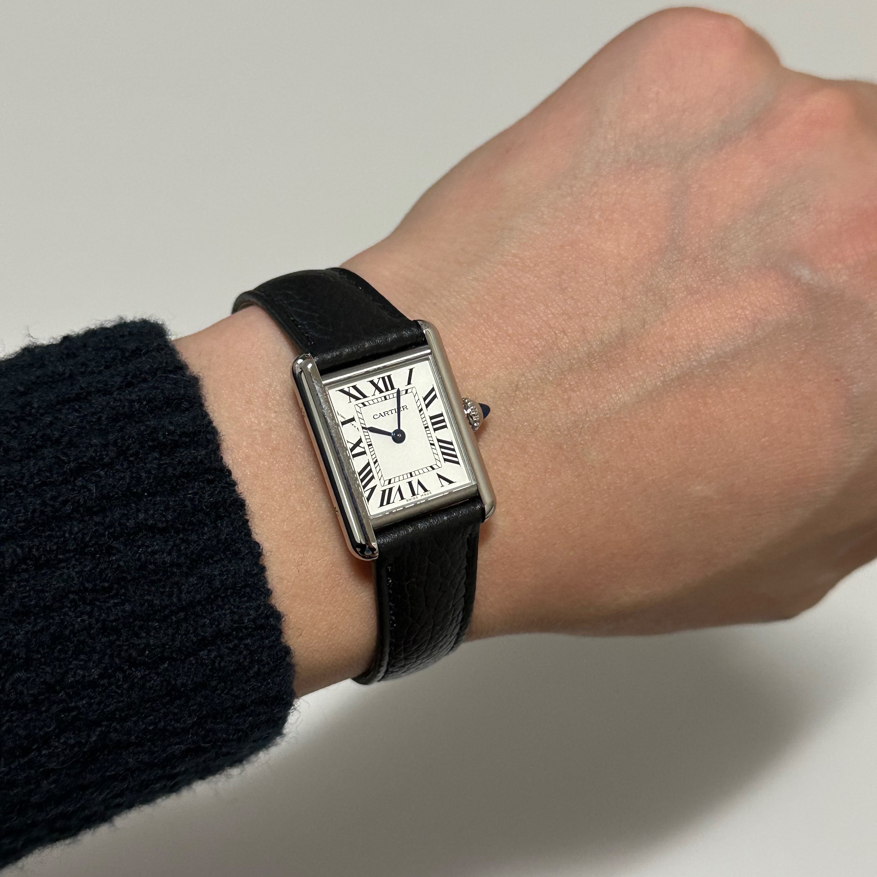 Cartier Tank Must Watch Small Quartz Steel Calfskin Black 착용 스타일