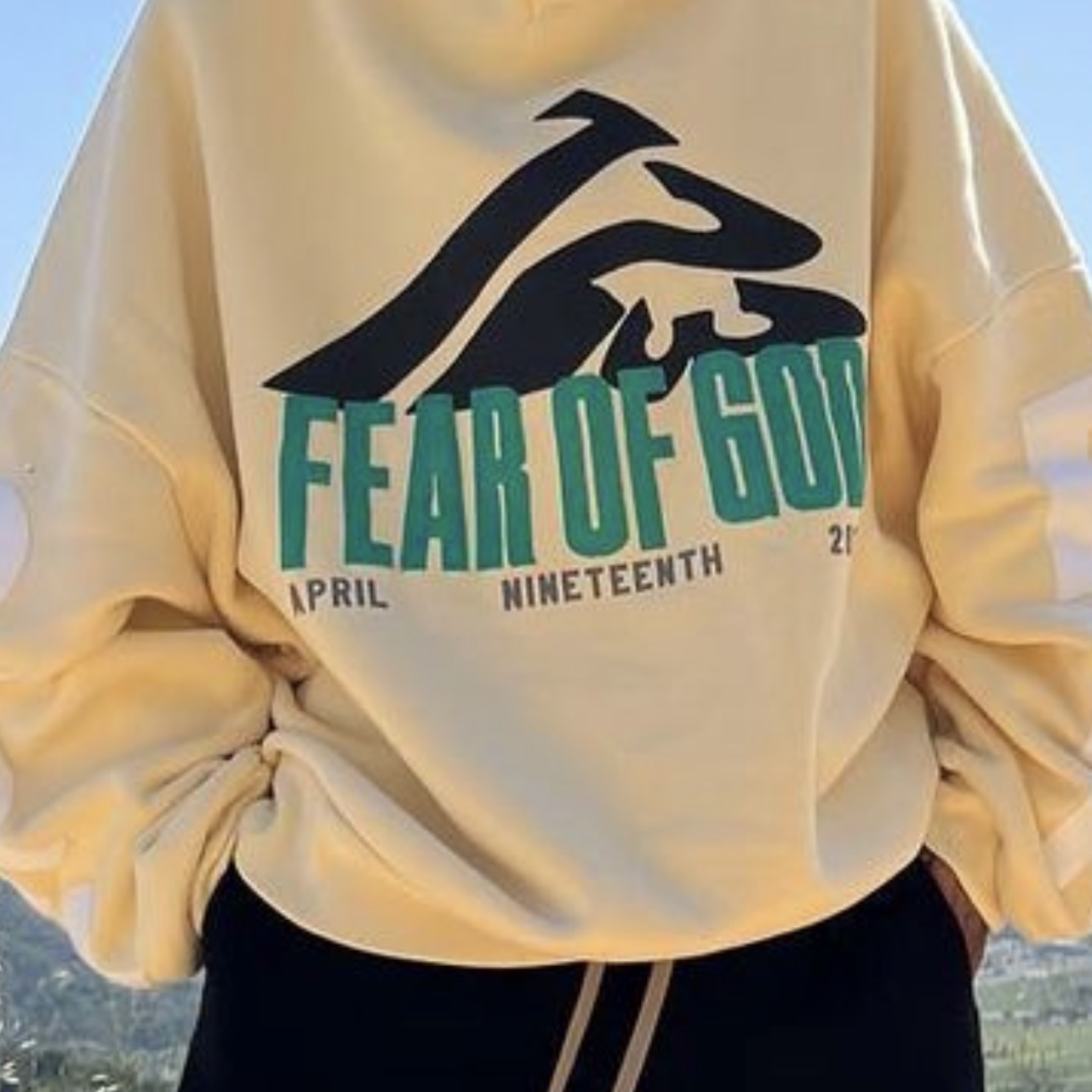 Fear Of God X RRR123 Mountain Hoodie Cream 착용 스타일 - 1