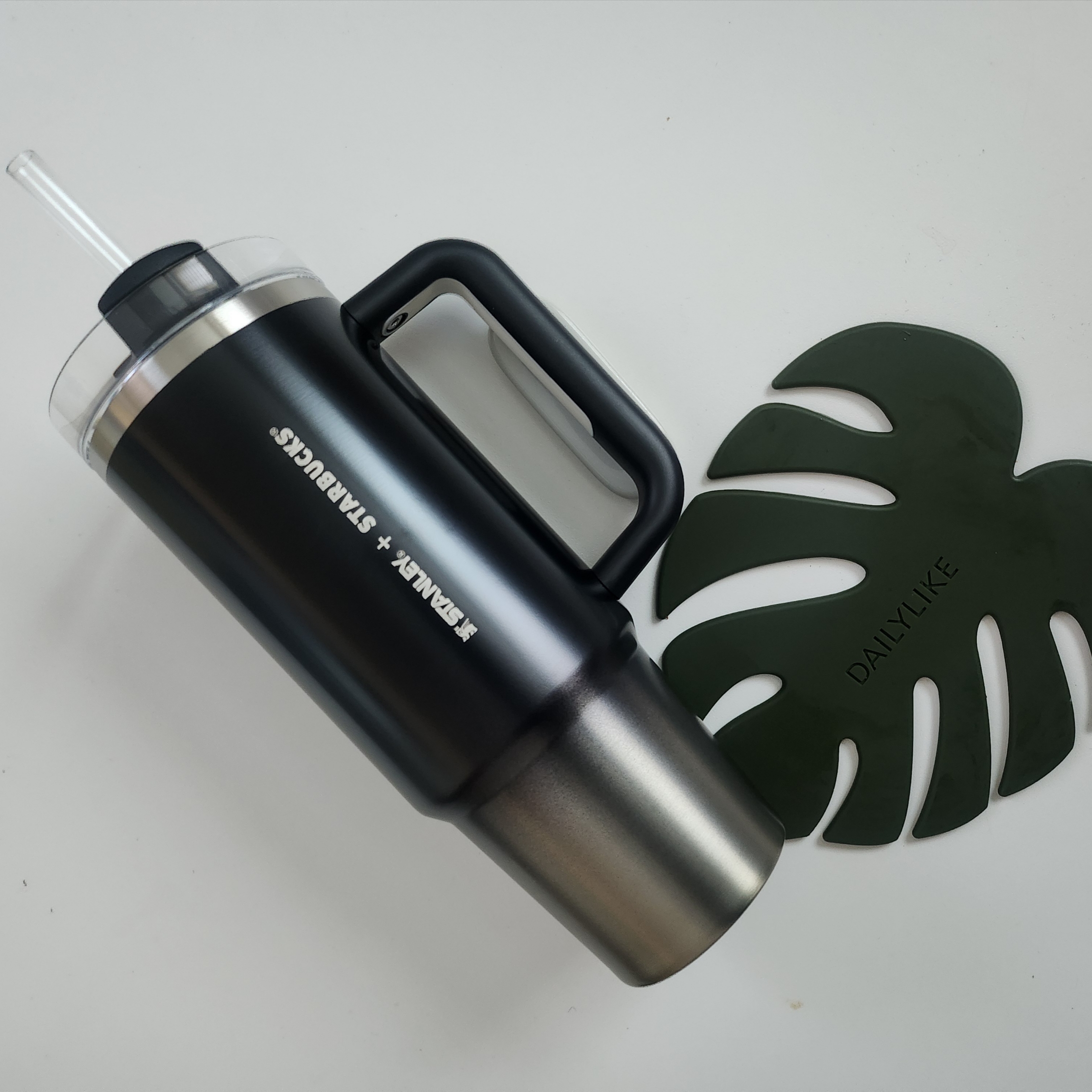 Starbucks Buddy Black Stanley Quencher Tumbler 887ml 착용 스타일