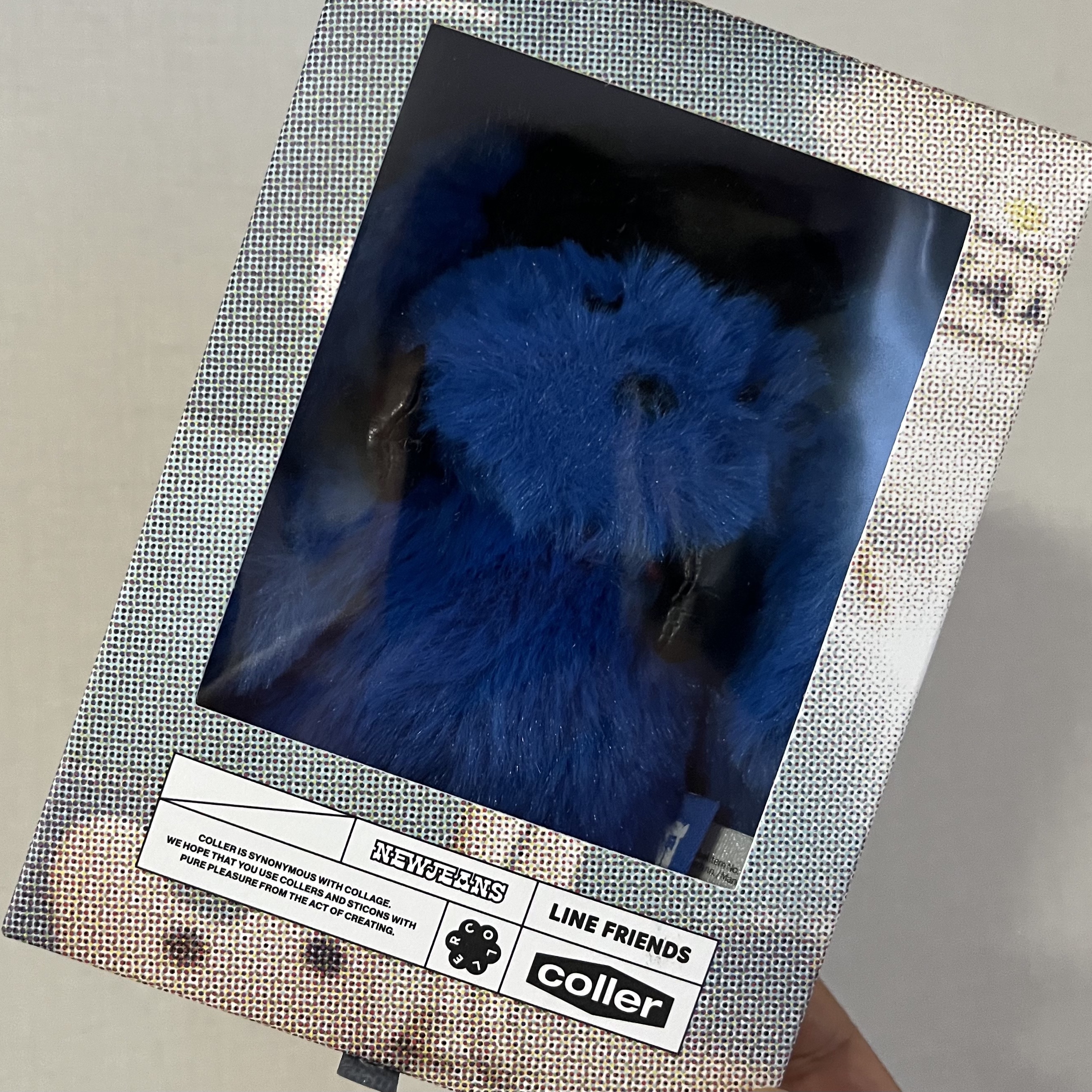 NewJeans x Coller Furry Bunny Plush Keyring Tide Blue 착용 스타일