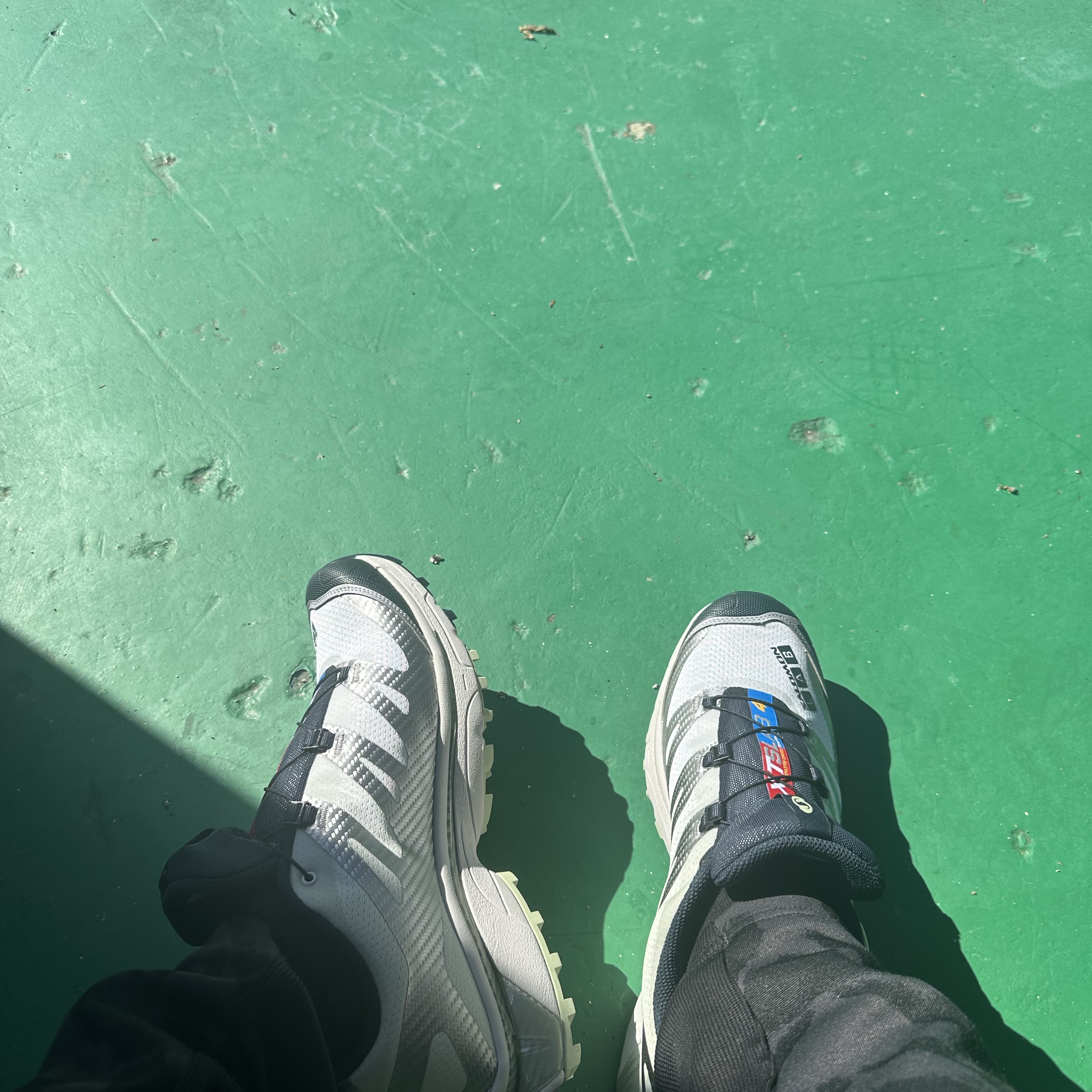 Salomon XT-4 OG Carbon Celadon Green 착용 스타일