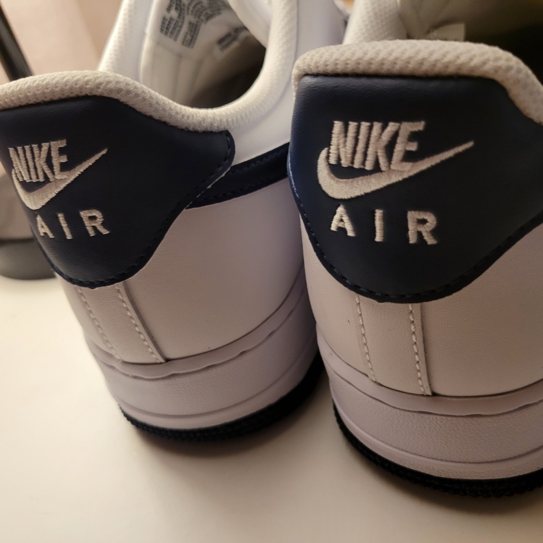 Nike Air Force 1 '07 White Midnight Navy 착용 스타일 - 4