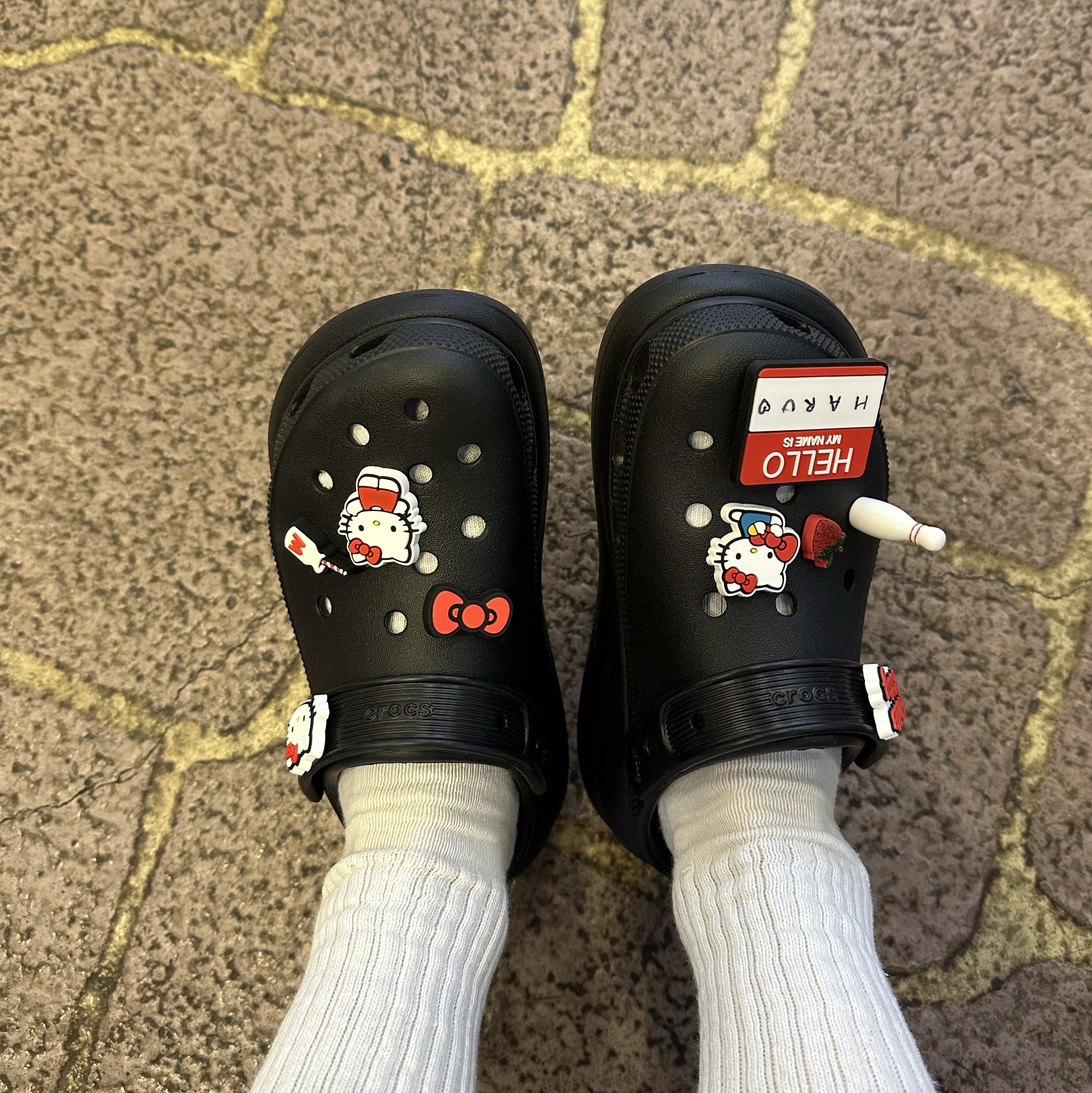 Crocs Classic Crush Clog Black 착용 스타일