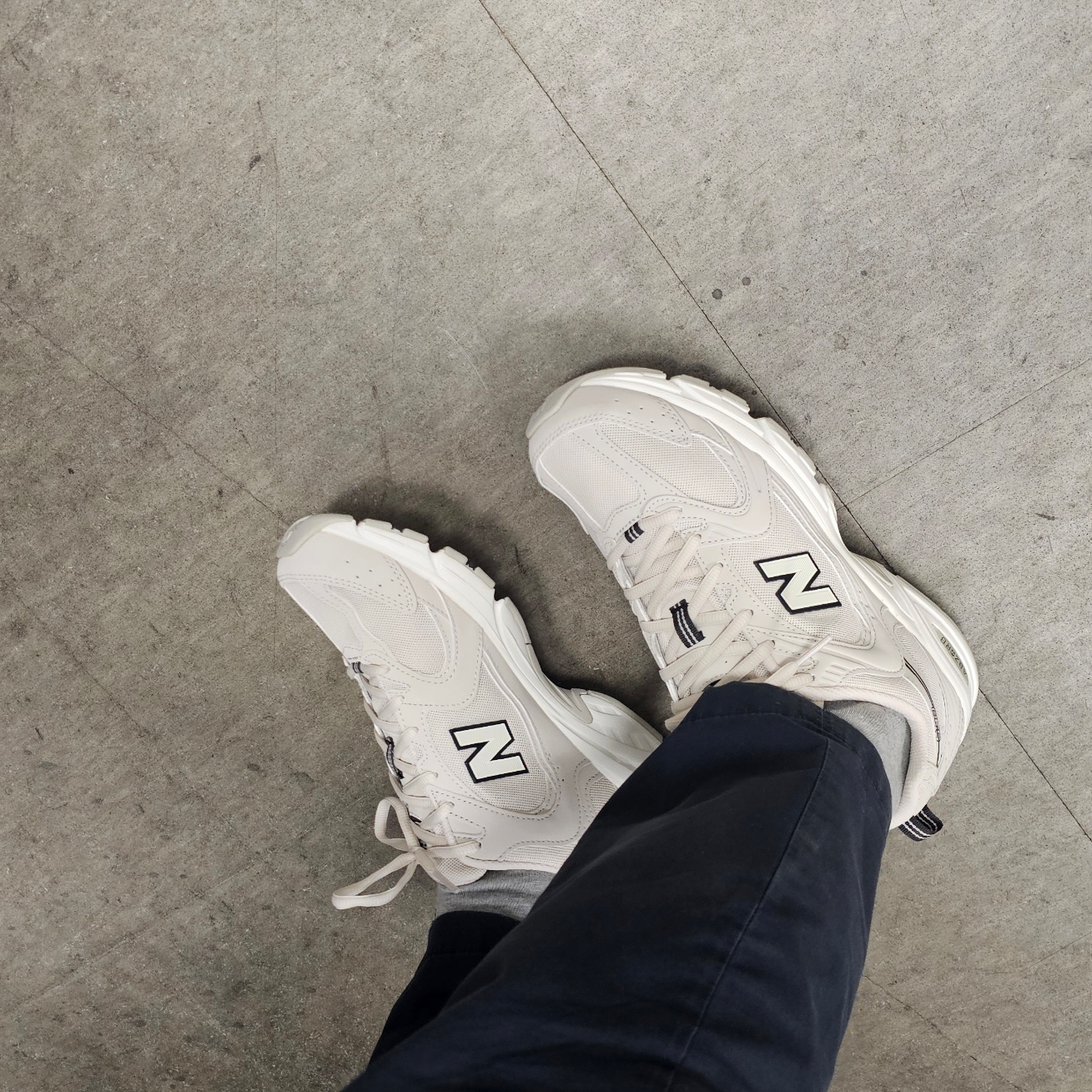 New Balance 530 Ivory 착용 스타일