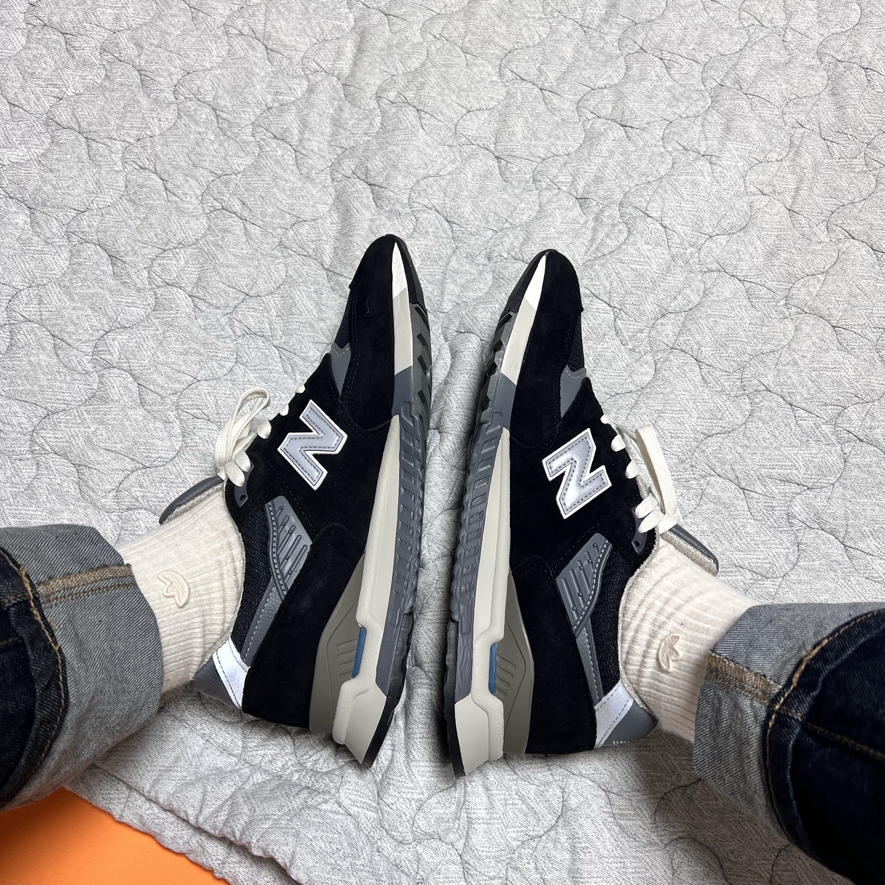 New Balance 998 Made in USA Black Silver 착용 스타일 - 2