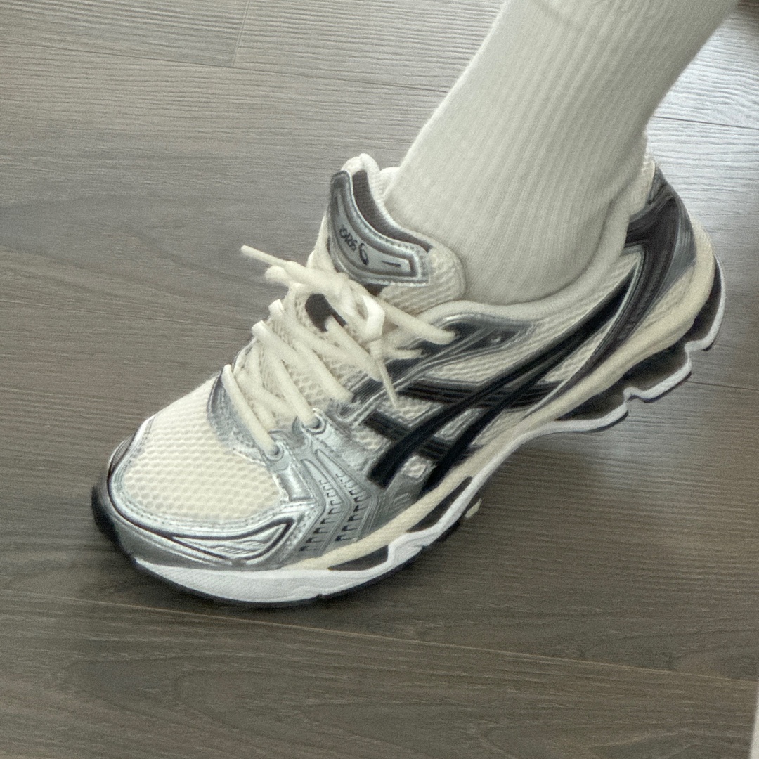 Asics Gel-Kayano 14 Cream Black 착용 스타일 - 5