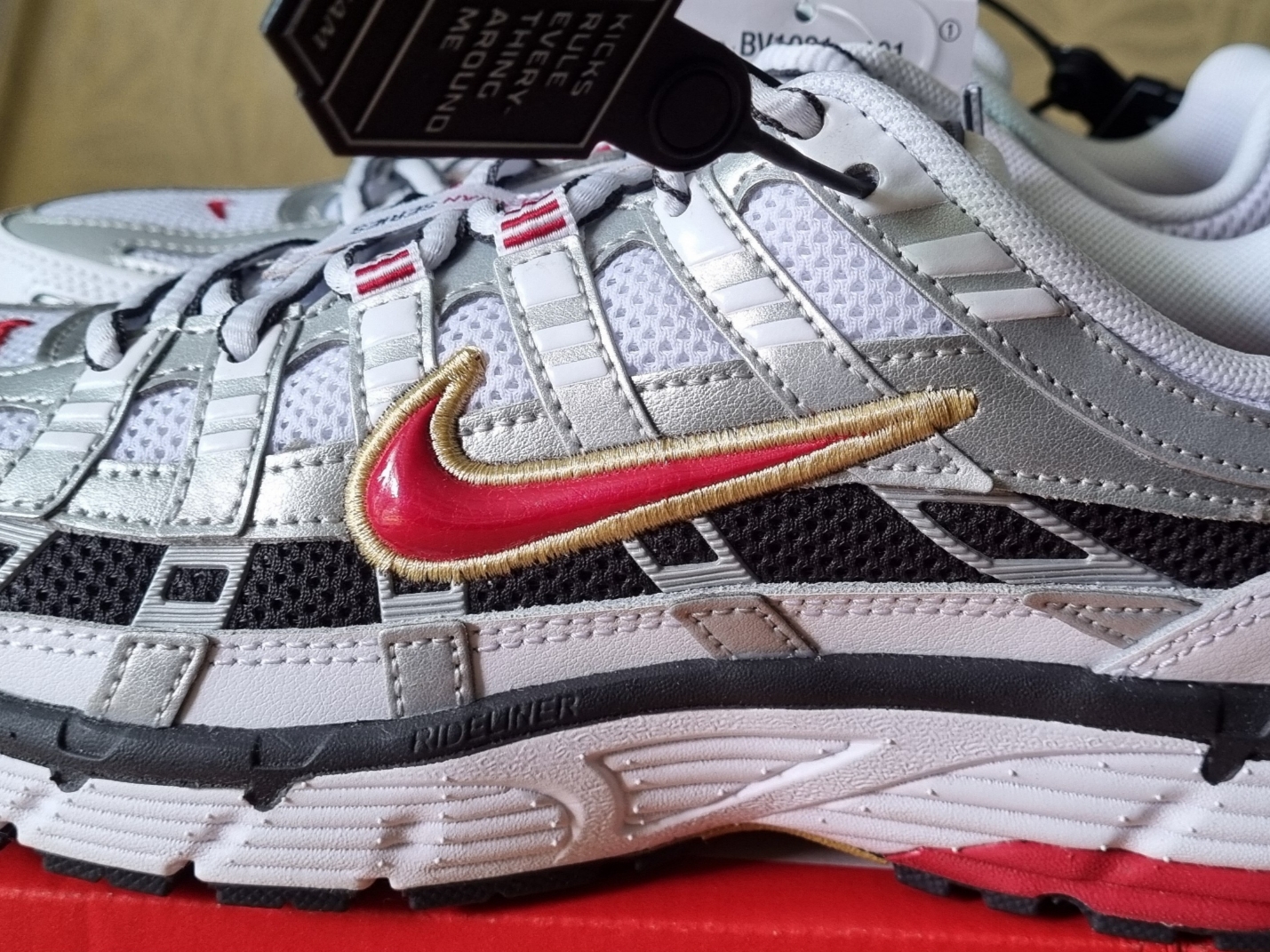 (W) Nike P-6000 Metallic Silver Red 착용 스타일