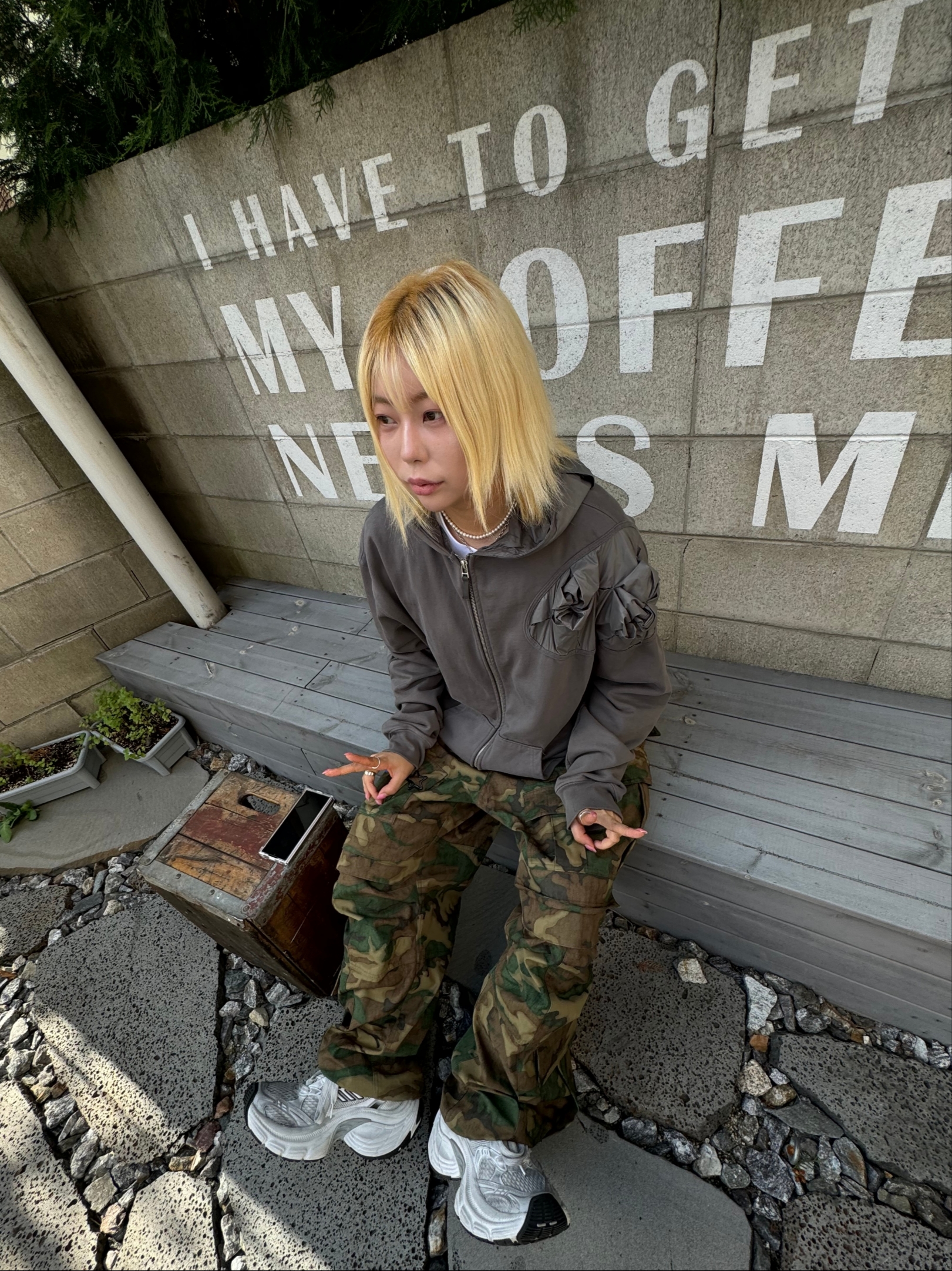 Farfromwhat Far Camo Cargo Pants Green, (W) Balenciaga 10XL Sneakers White Grey Silver Black 착용 스타일 - 3