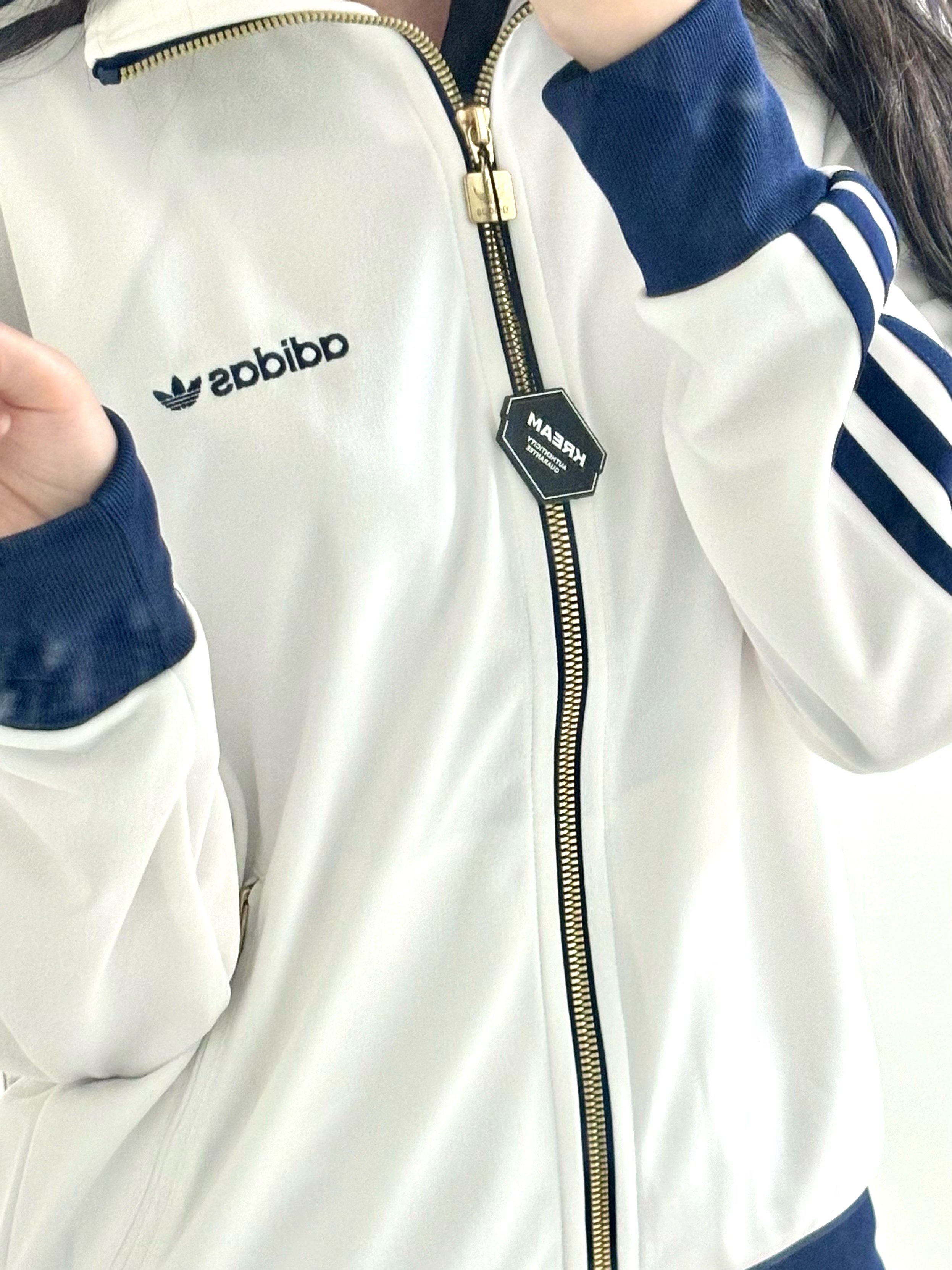 (W) Adidas Firebird Badge Track Top Cloud White - KR Sizing 착용 스타일 - 1