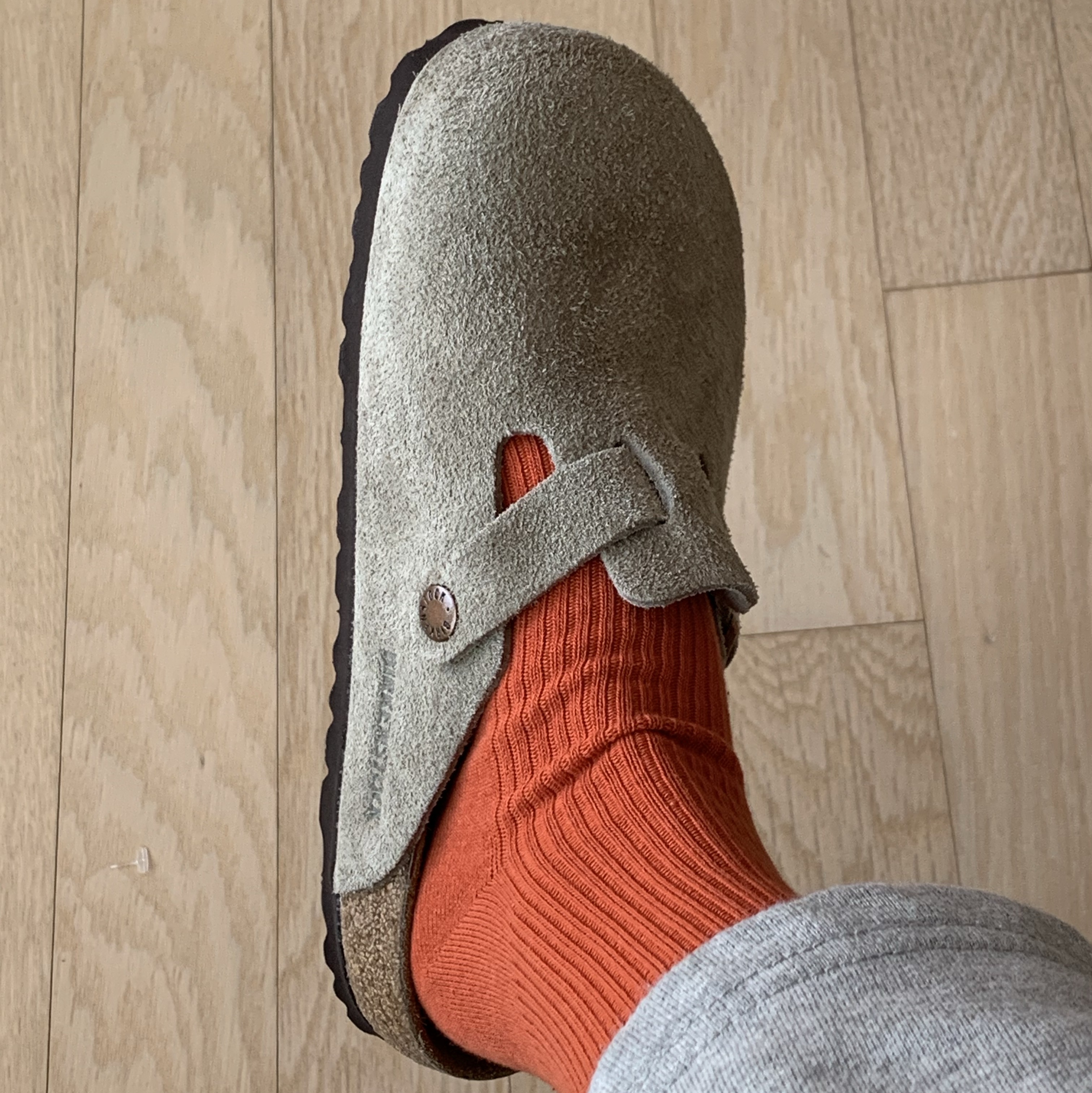 Birkenstock Boston Soft Footbed Taupe - Regular 착용 스타일