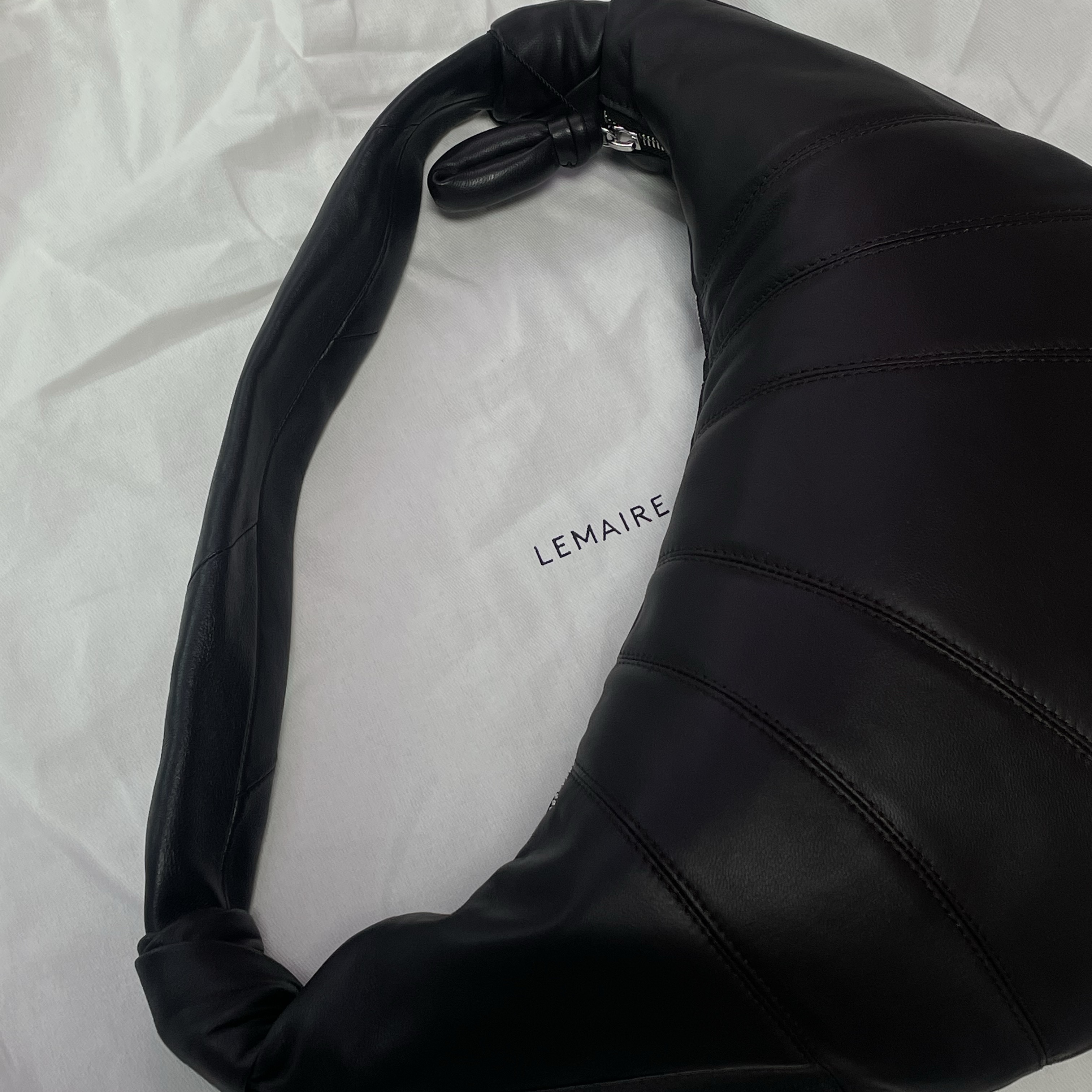 Lemaire Fortune Croissant Bag Soft Nappa Leather Dark Chocolate 착용 스타일