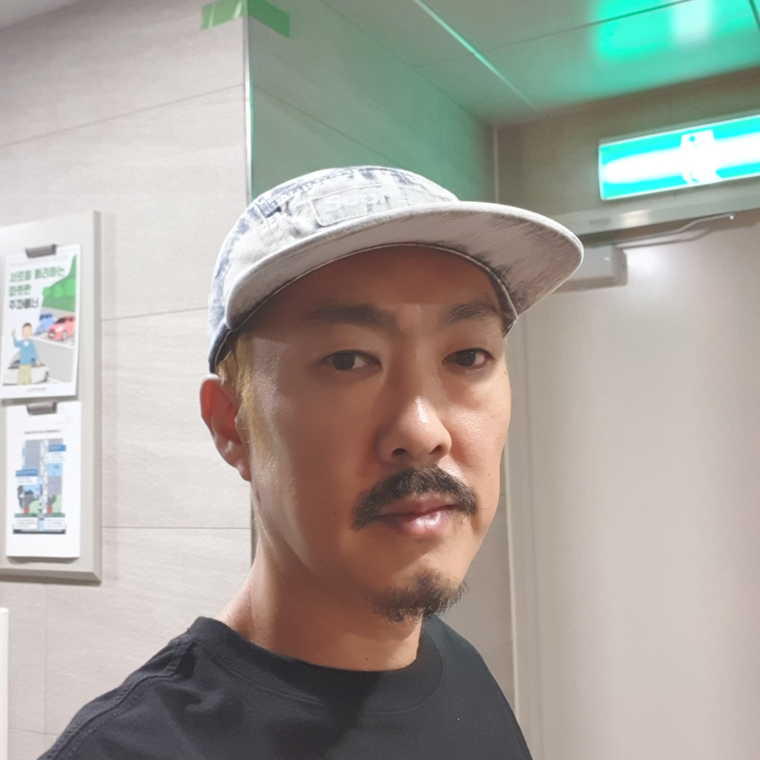 Supreme Bleached Chino Camp Cap Navy - 24SS 착용 스타일 - 3