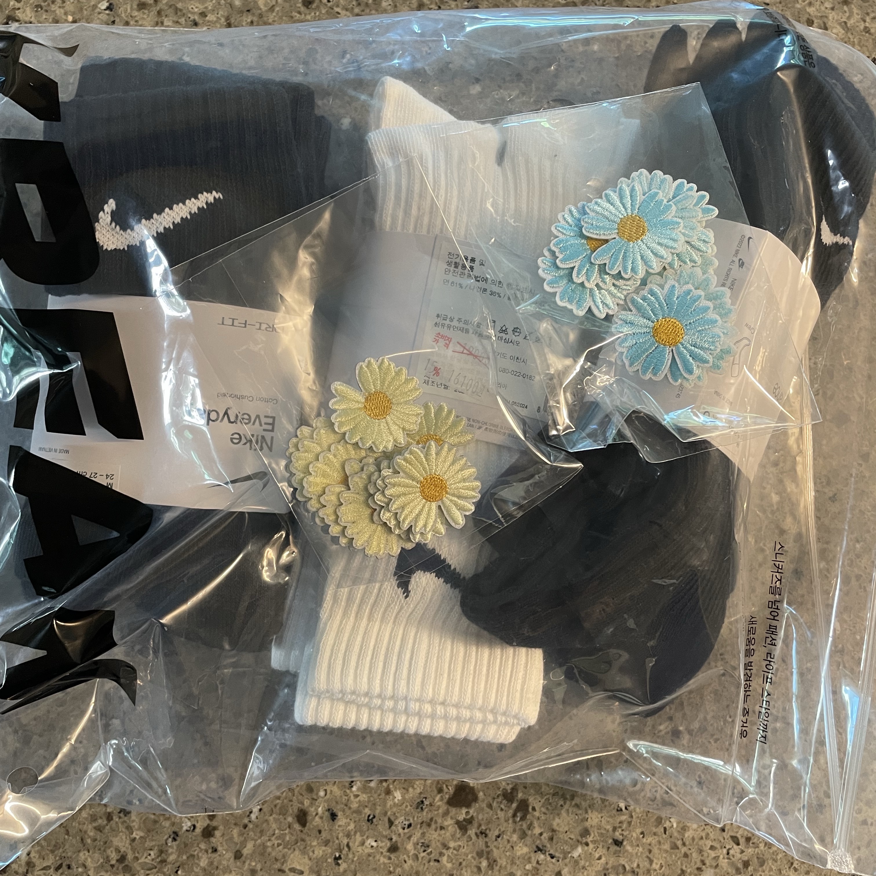 Nike Everyday Cushioned Training Crew Socks Black (3 Pack/Korean Ver.) 착용 스타일 - 3