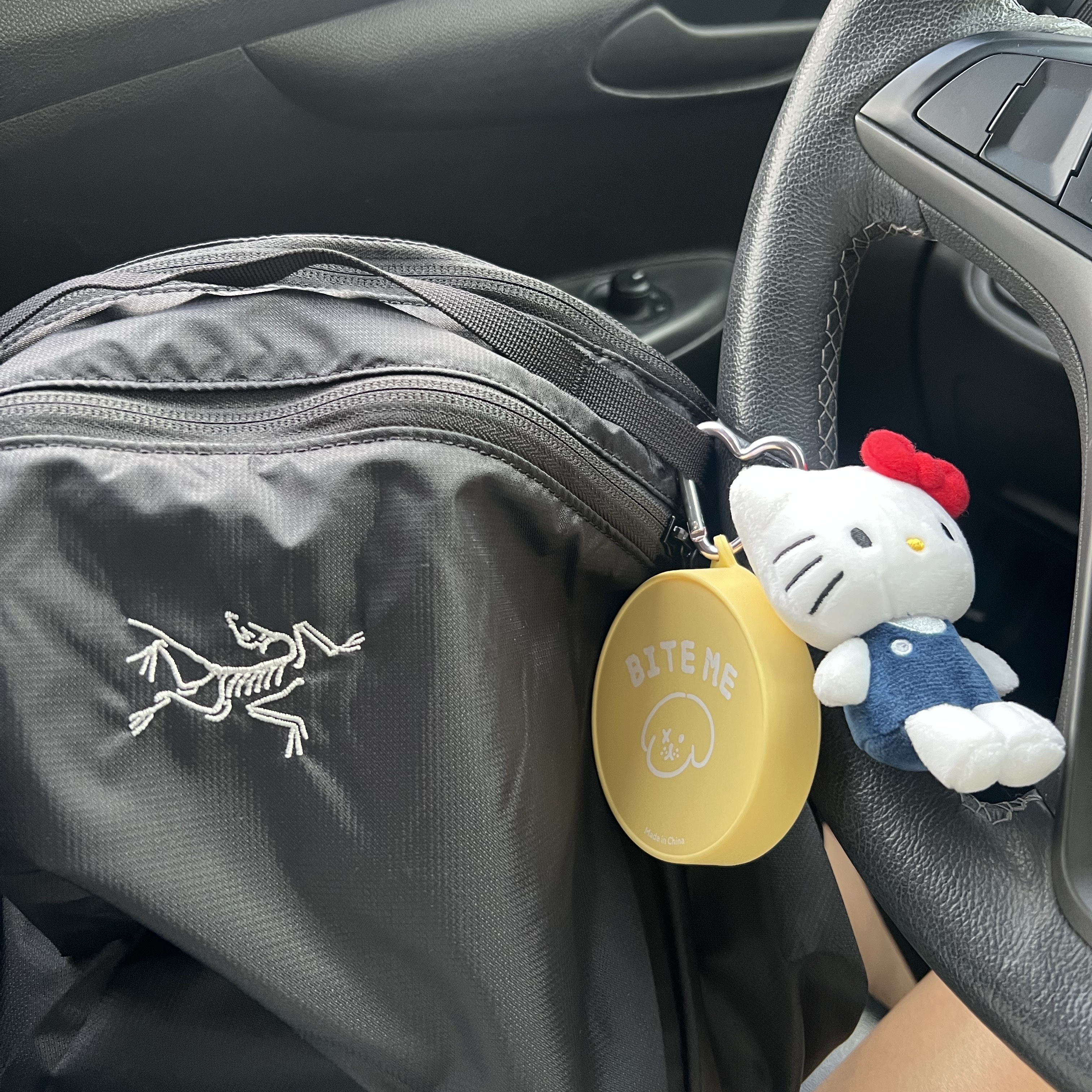 Sanrio Hello Kitty Mini Mascot Holder 착용 스타일