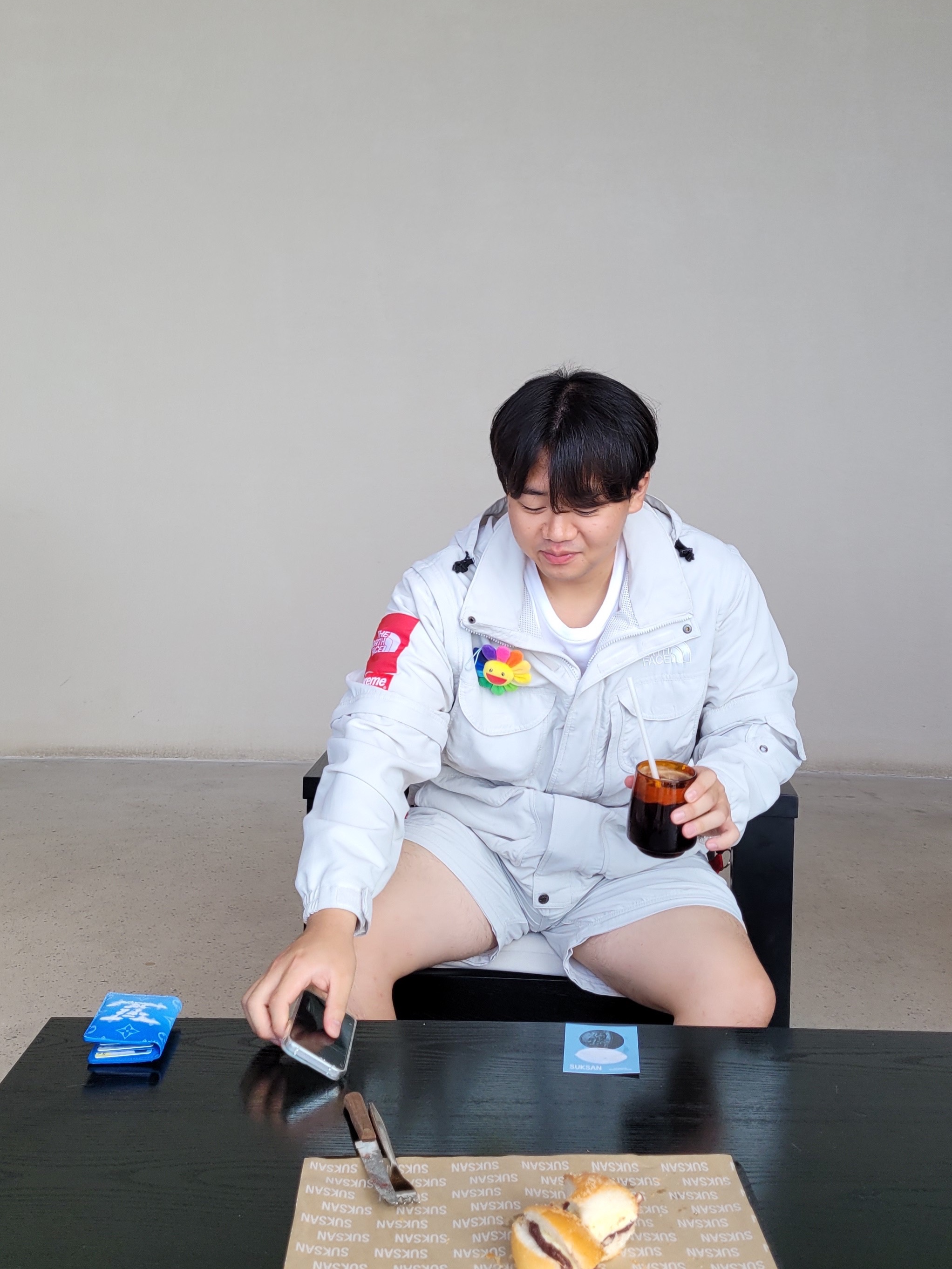 Supreme x The North Face Printed Pocket T-Shirt White - 23SS, Supreme x The North Face Trekking Convertible Jacket Stone - 22SS 착용 스타일 - 1