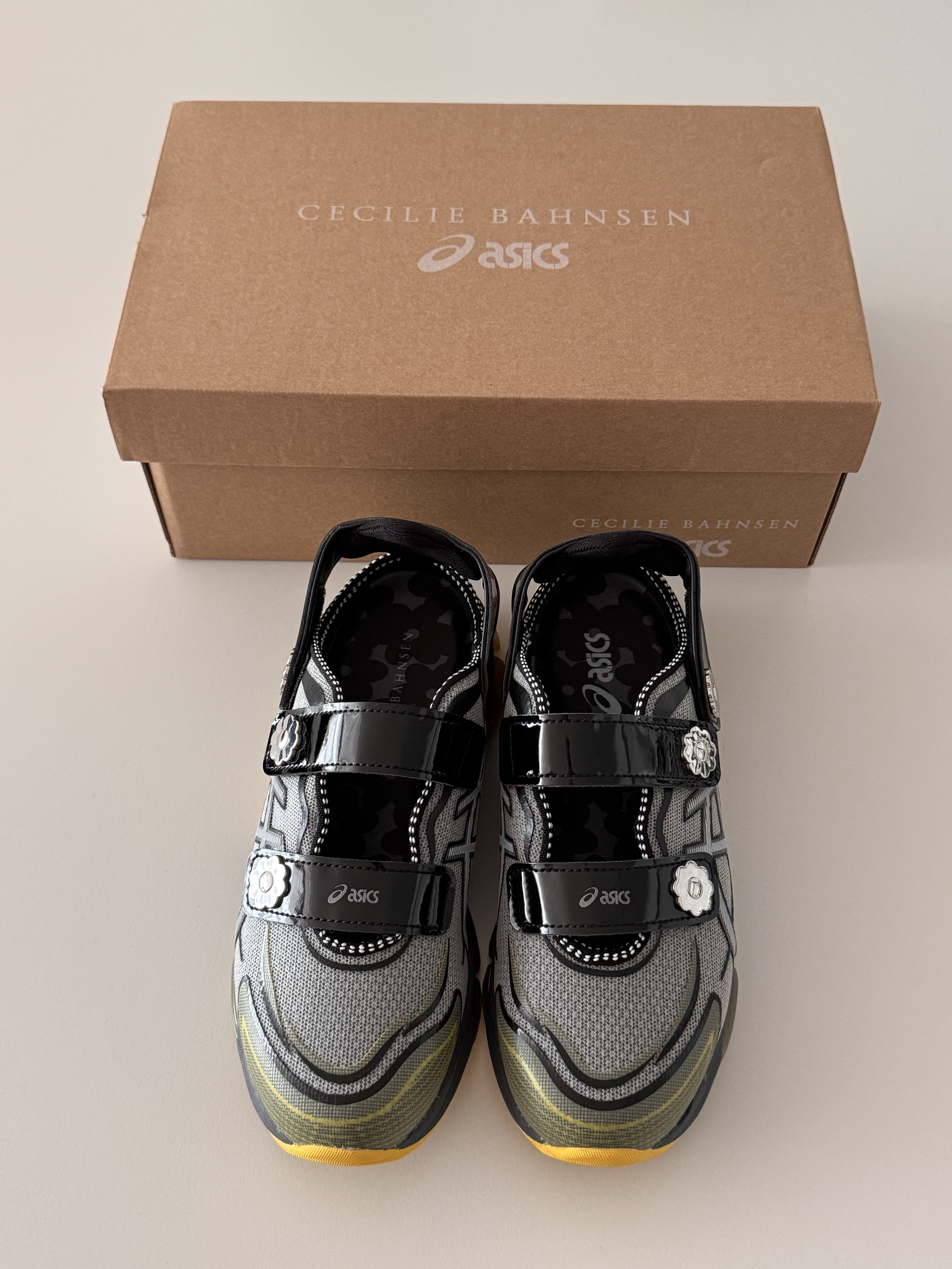Asics x Cecilie Bahnsen Gel-Quantum 360 VIII Grey Yellow 착용 스타일