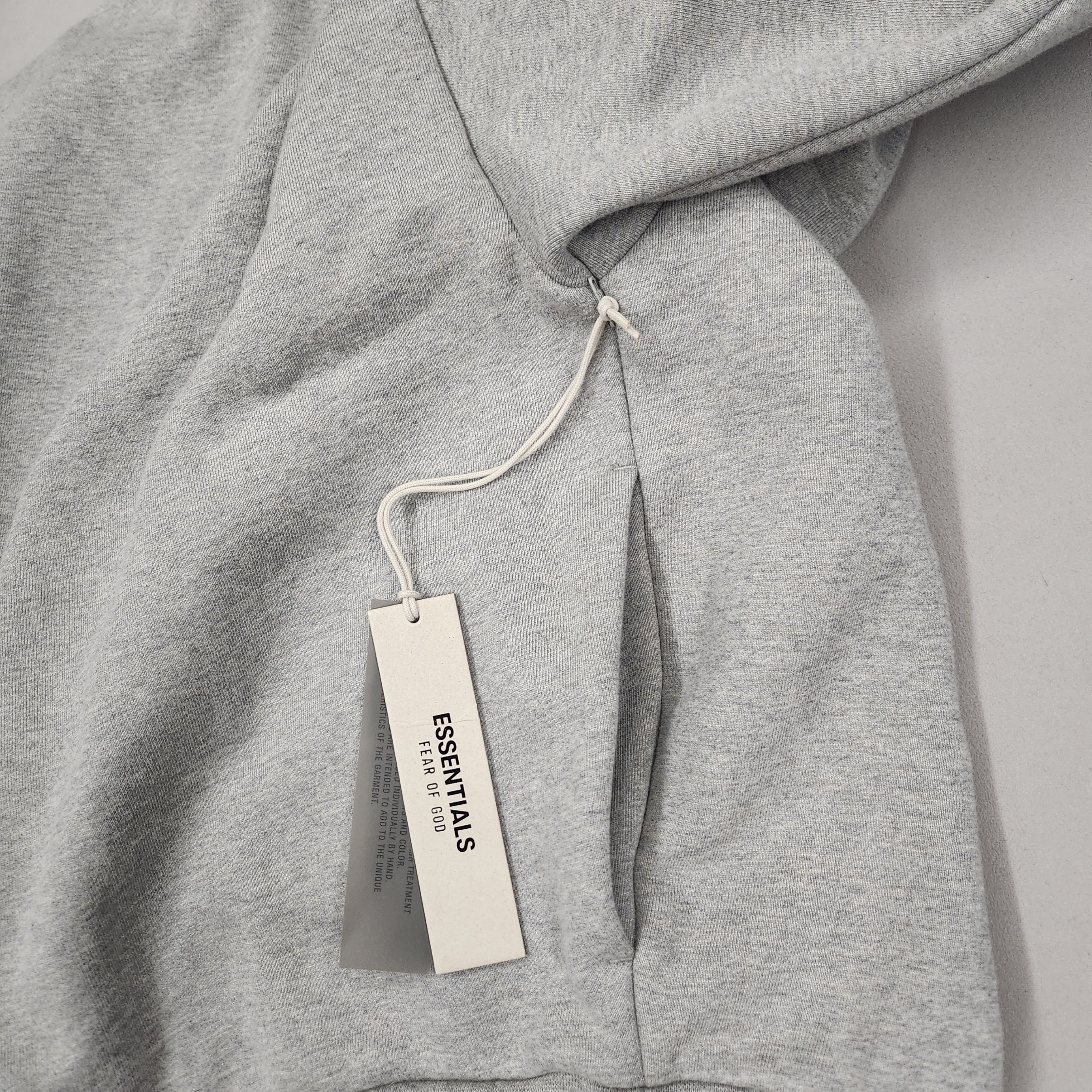 Essentials Fleece State Hoodie Black - 24FW, Essentials Fleece Soccer Short Dark Heather - 24FW 착용 스타일 - 3