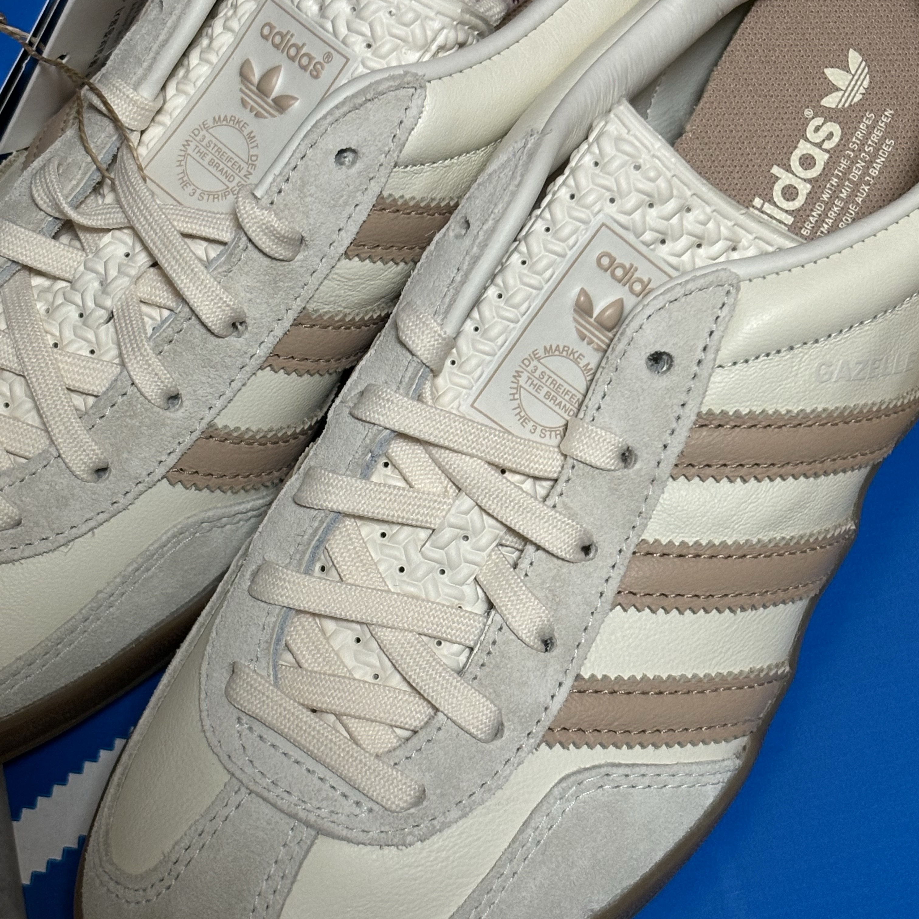 Adidas Gazelle Indoor Off White Magic Beige Red 착용 스타일