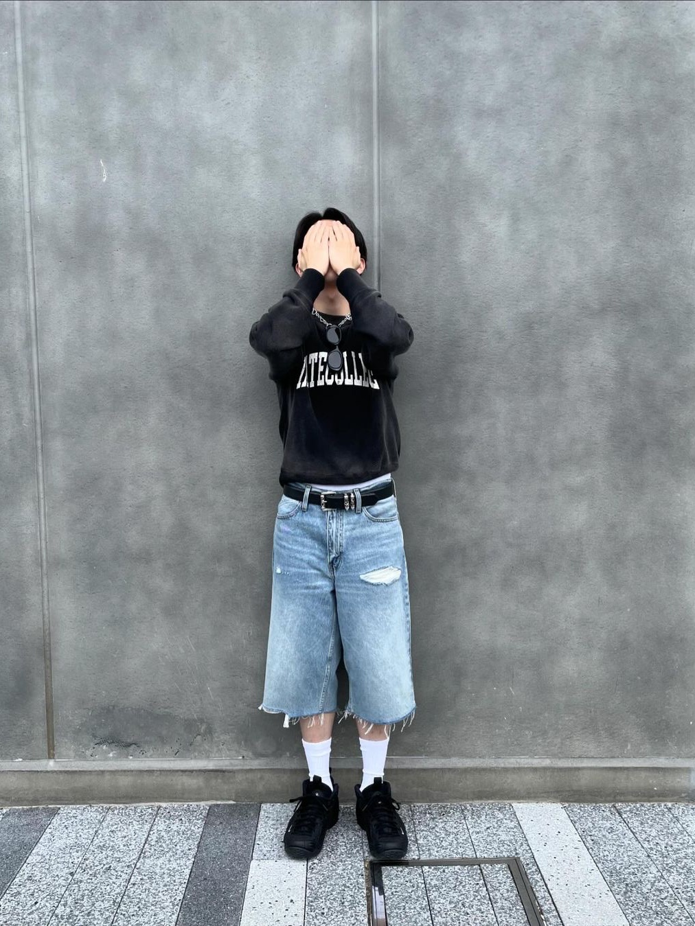 Balenciaga Denim Bermuda Shorts Blue, Adidas Flames Denim Shorts Medium Black - KR Sizing 착용 스타일 - 2