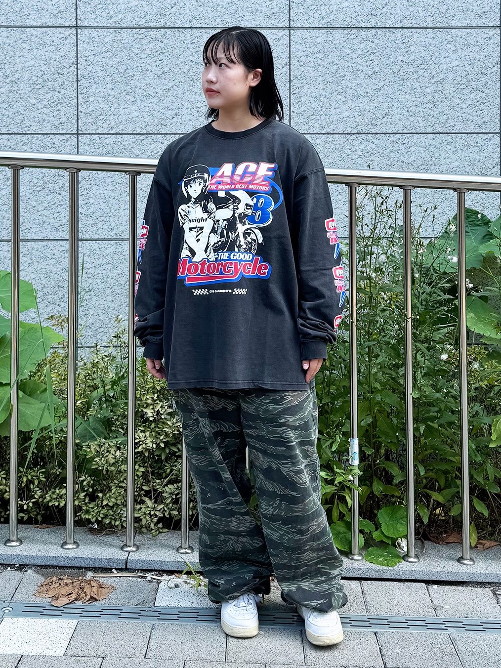 QT8 GARMENTS TL Ace Motors SP Washed Long Sleeve Black, Nike Air Force 1 '07 Low White 착용 스타일 - 2